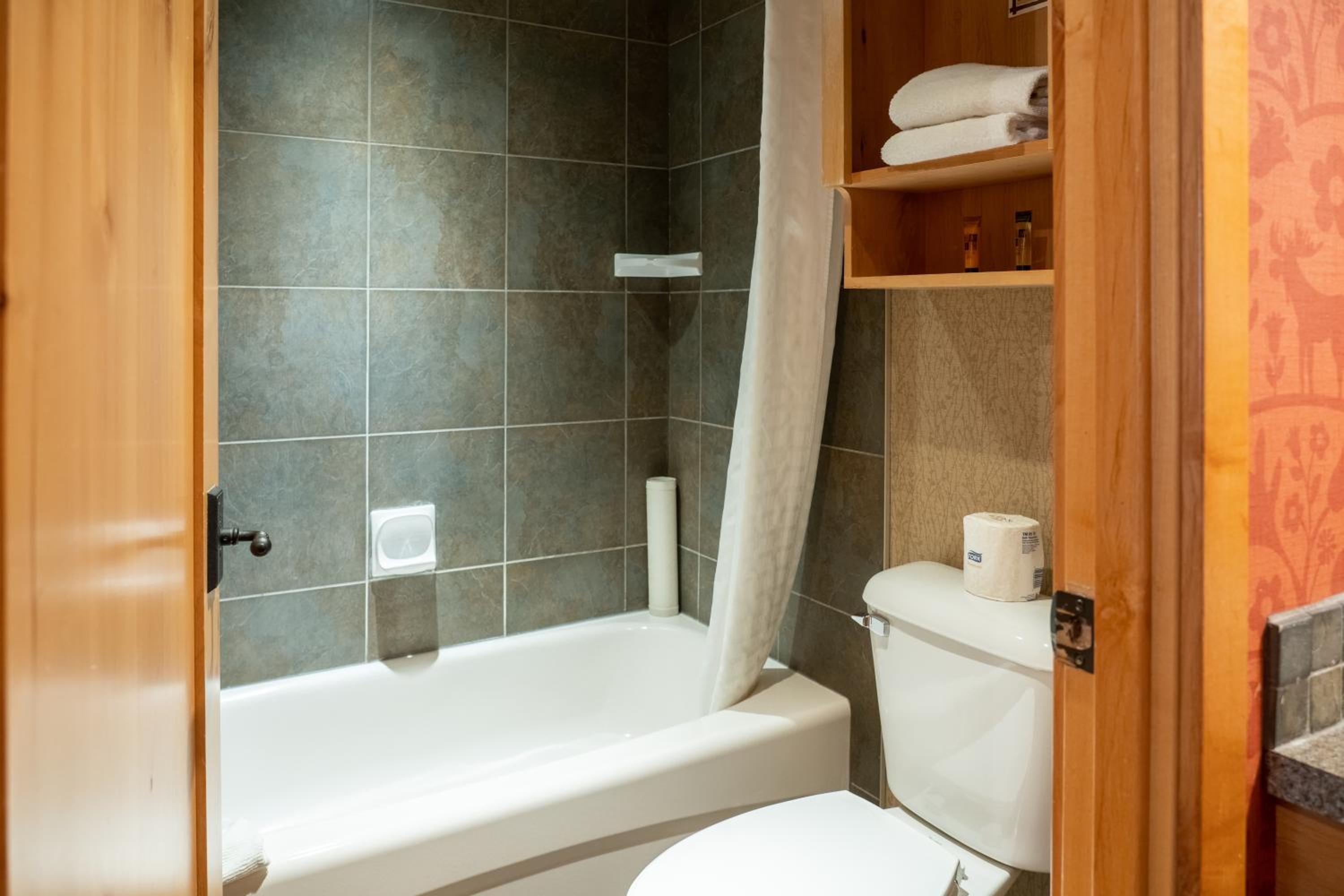 Superior Two-Bedroom Suite - Photo 6