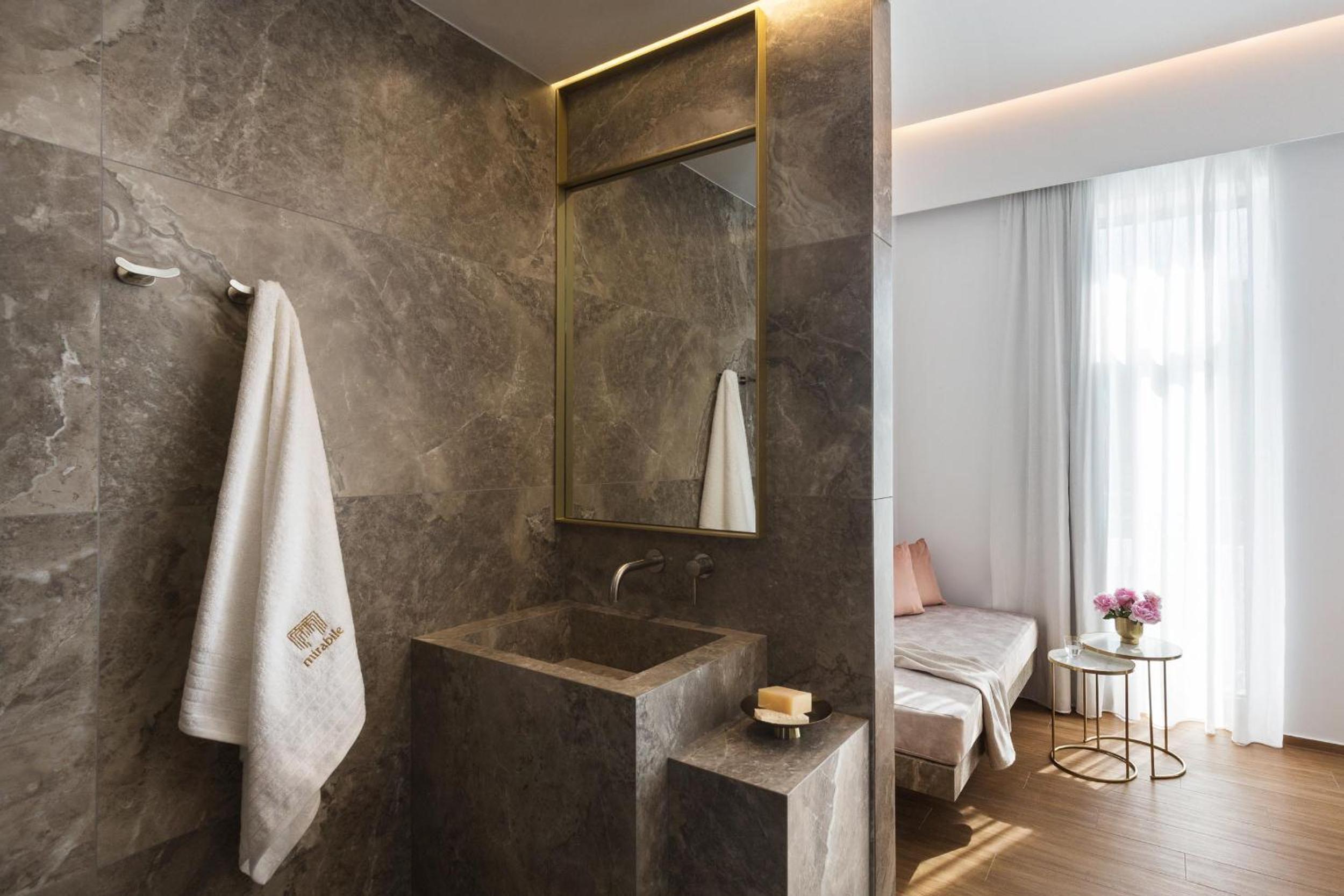 Suite with spa bath - Photo 5
