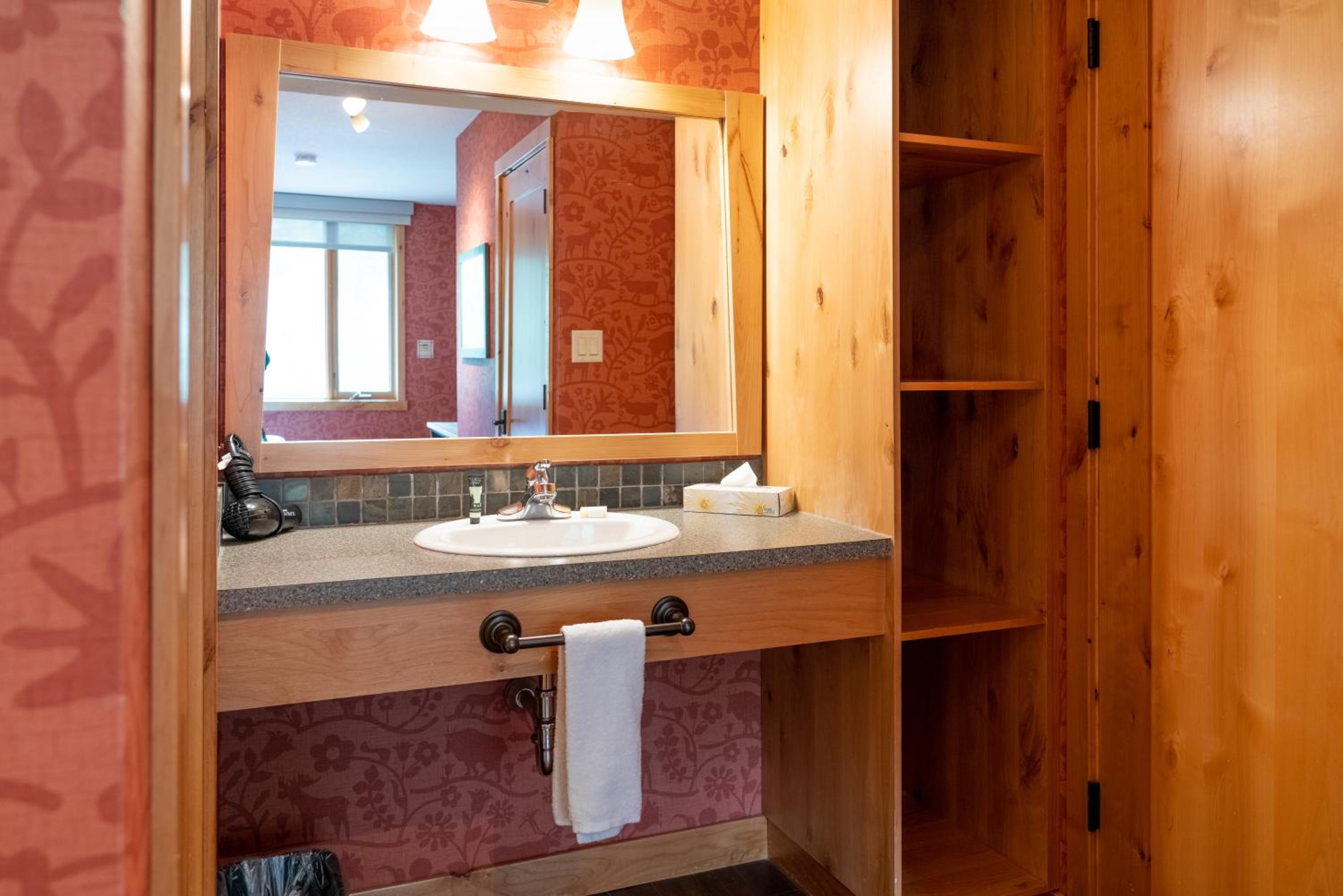 Superior Two-Bedroom Suite - Photo 10