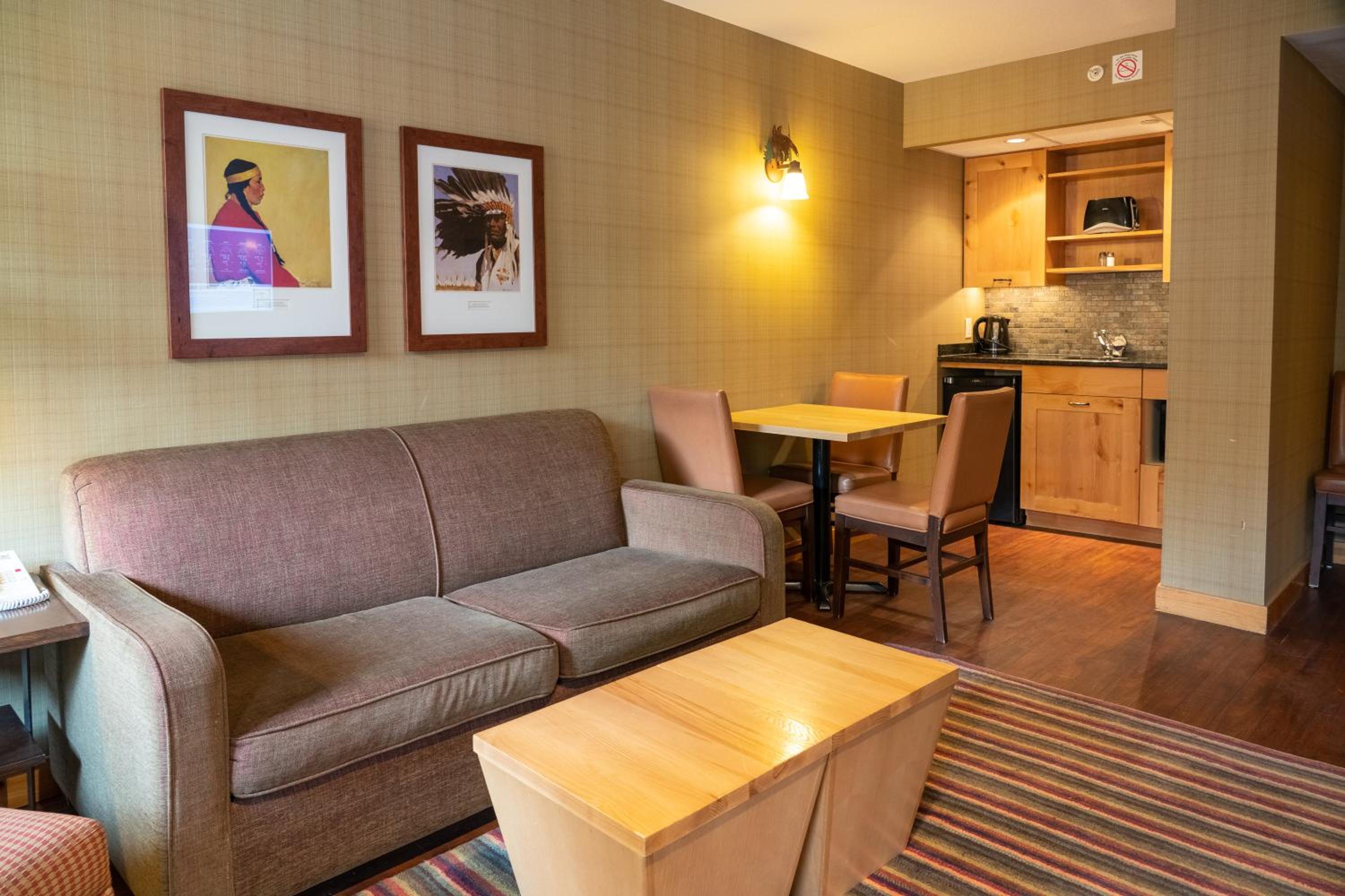 Superior Two-Bedroom Suite - Photo 2
