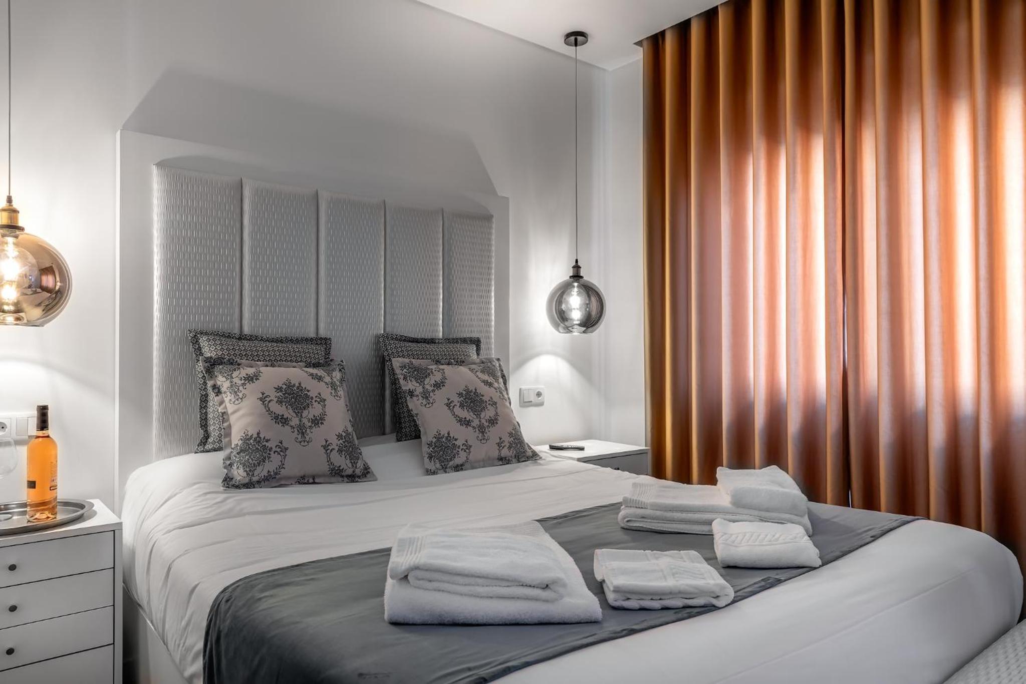 Small Double Room - Photo 1