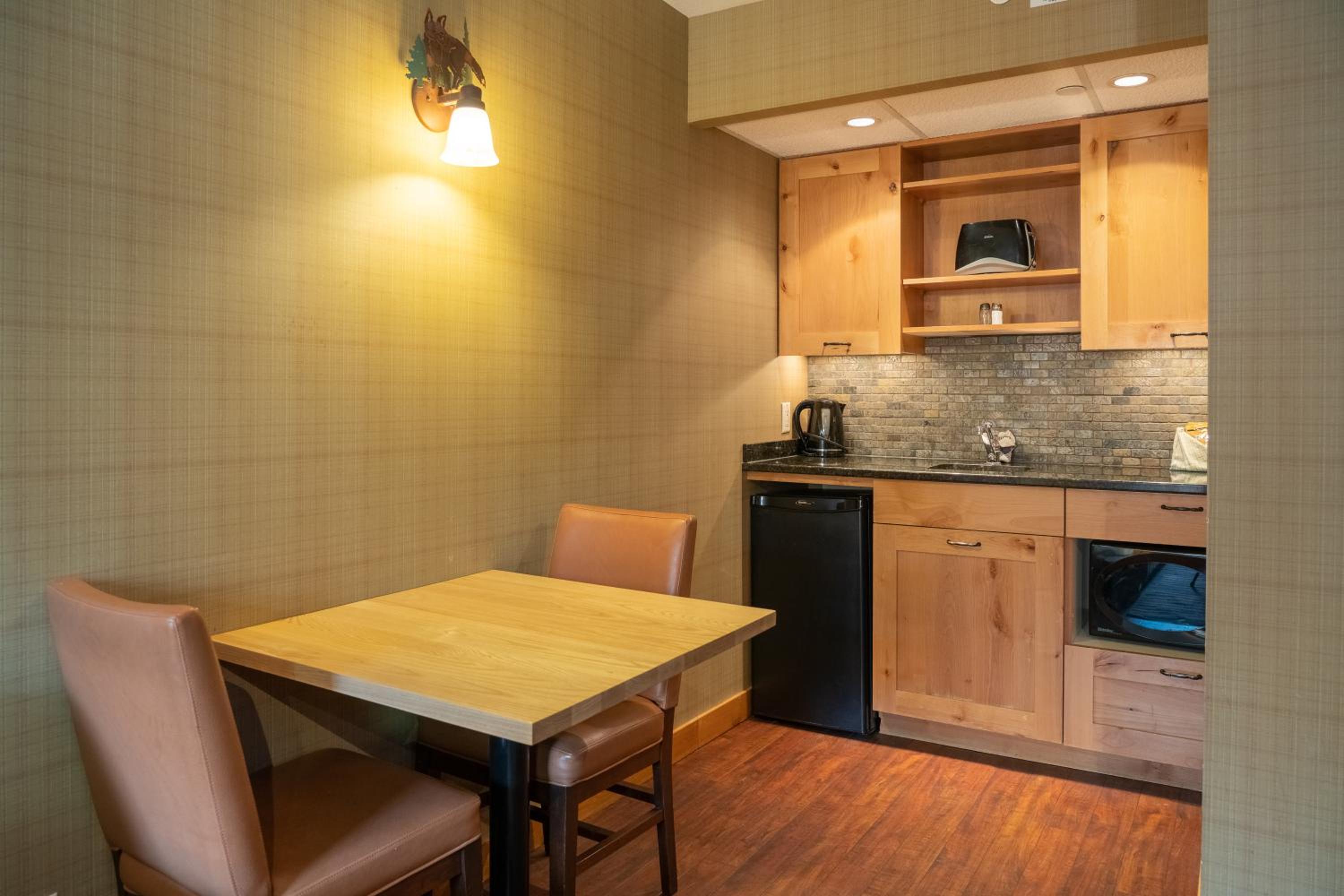 Superior Two-Bedroom Suite - Photo 3
