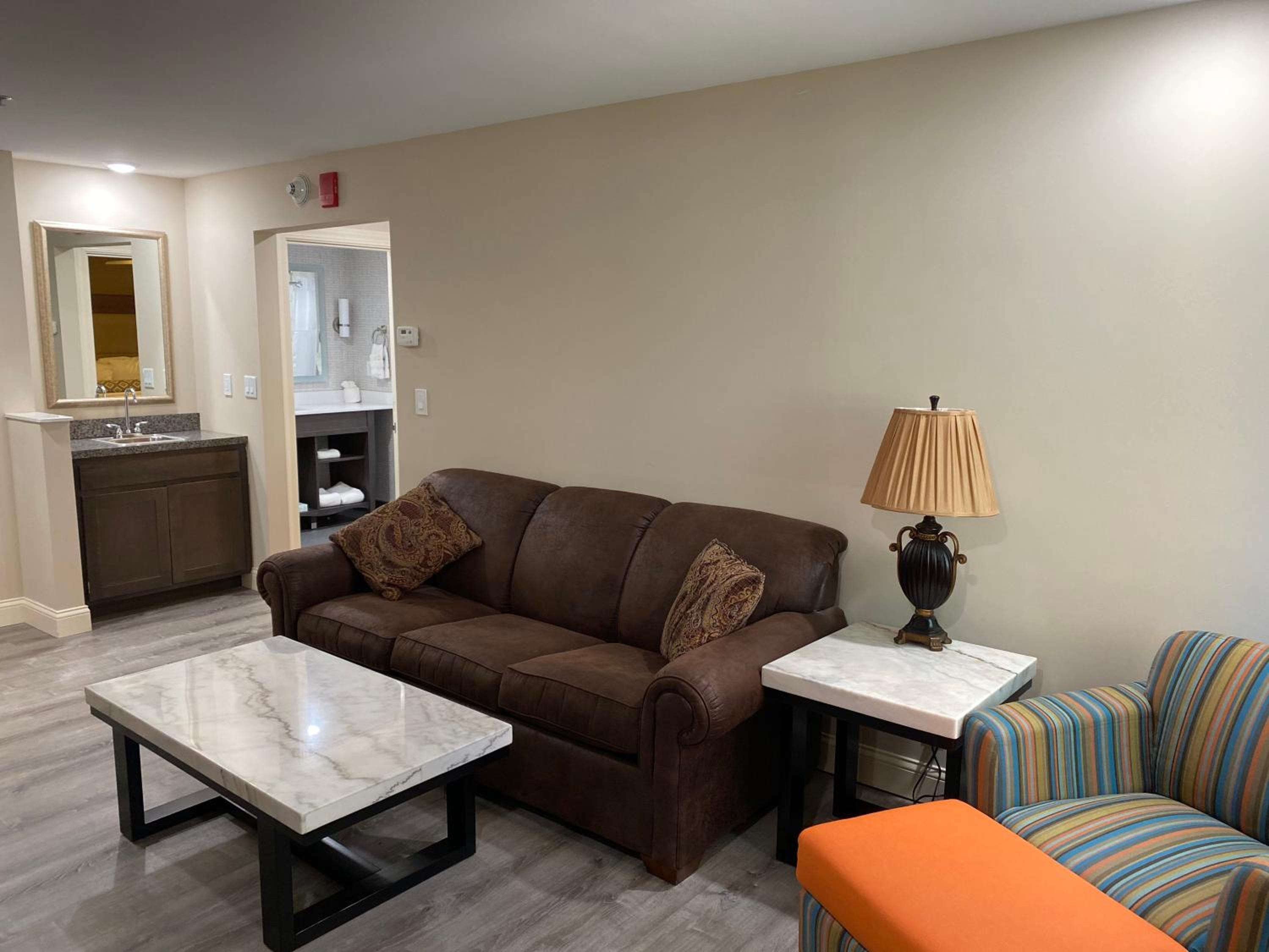 Standard King Suite - Photo 1