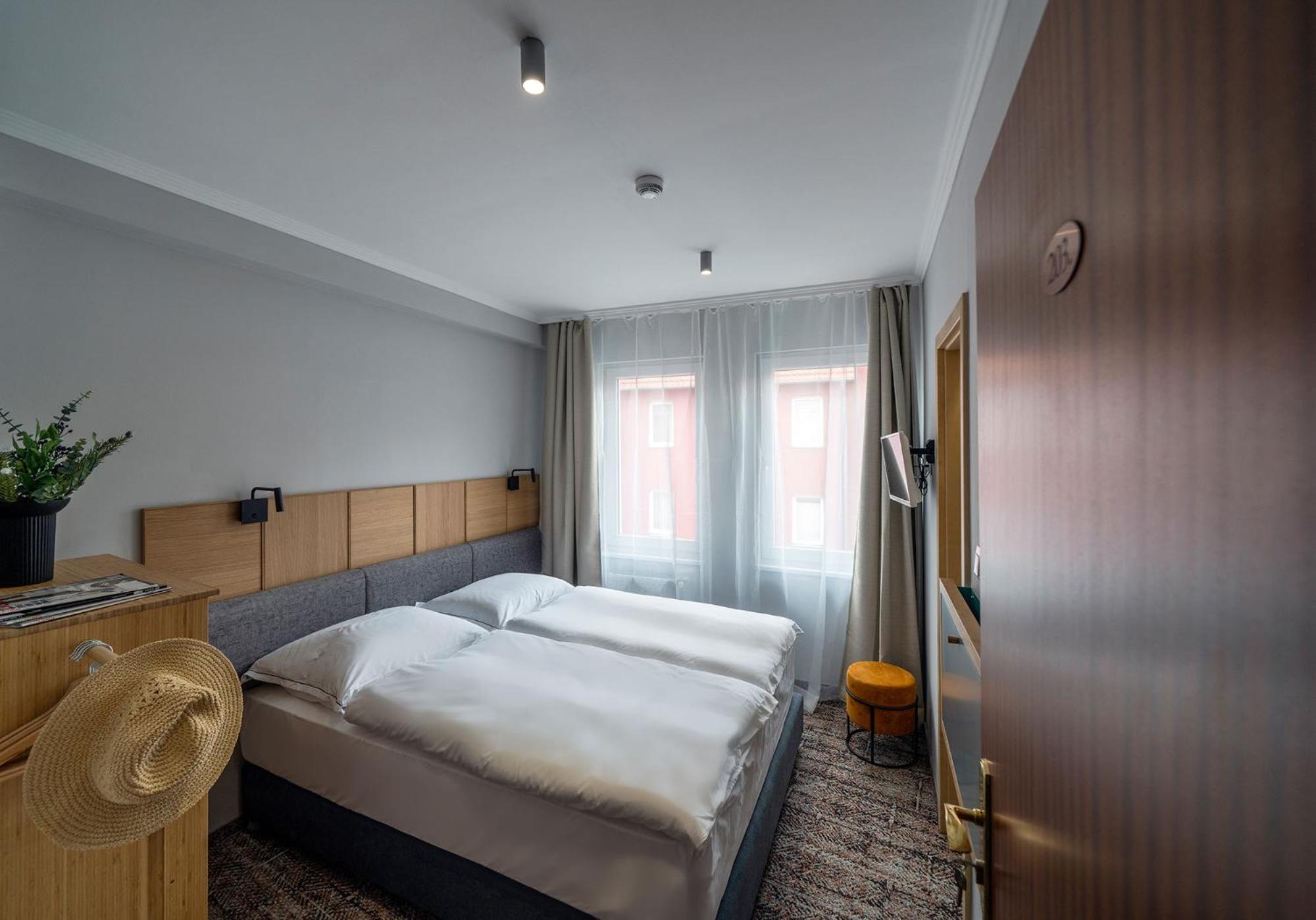 Standard Double or Twin Room - Photo 1