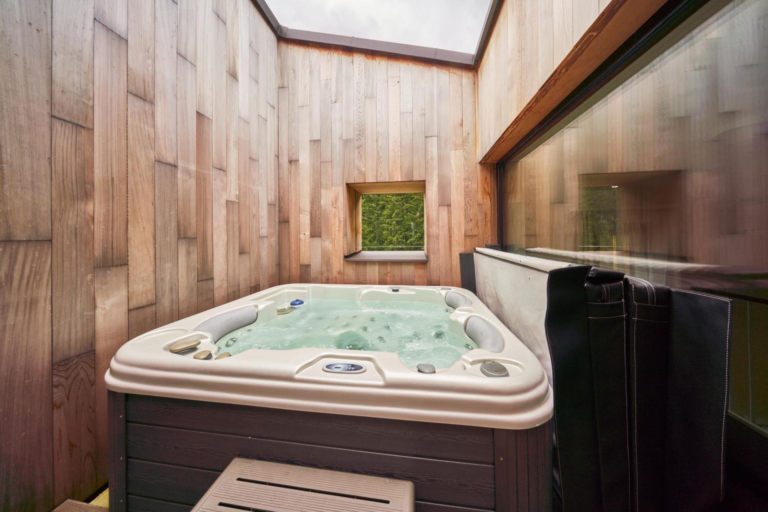 Apartment with 2 Bedrooms and Hot Tub