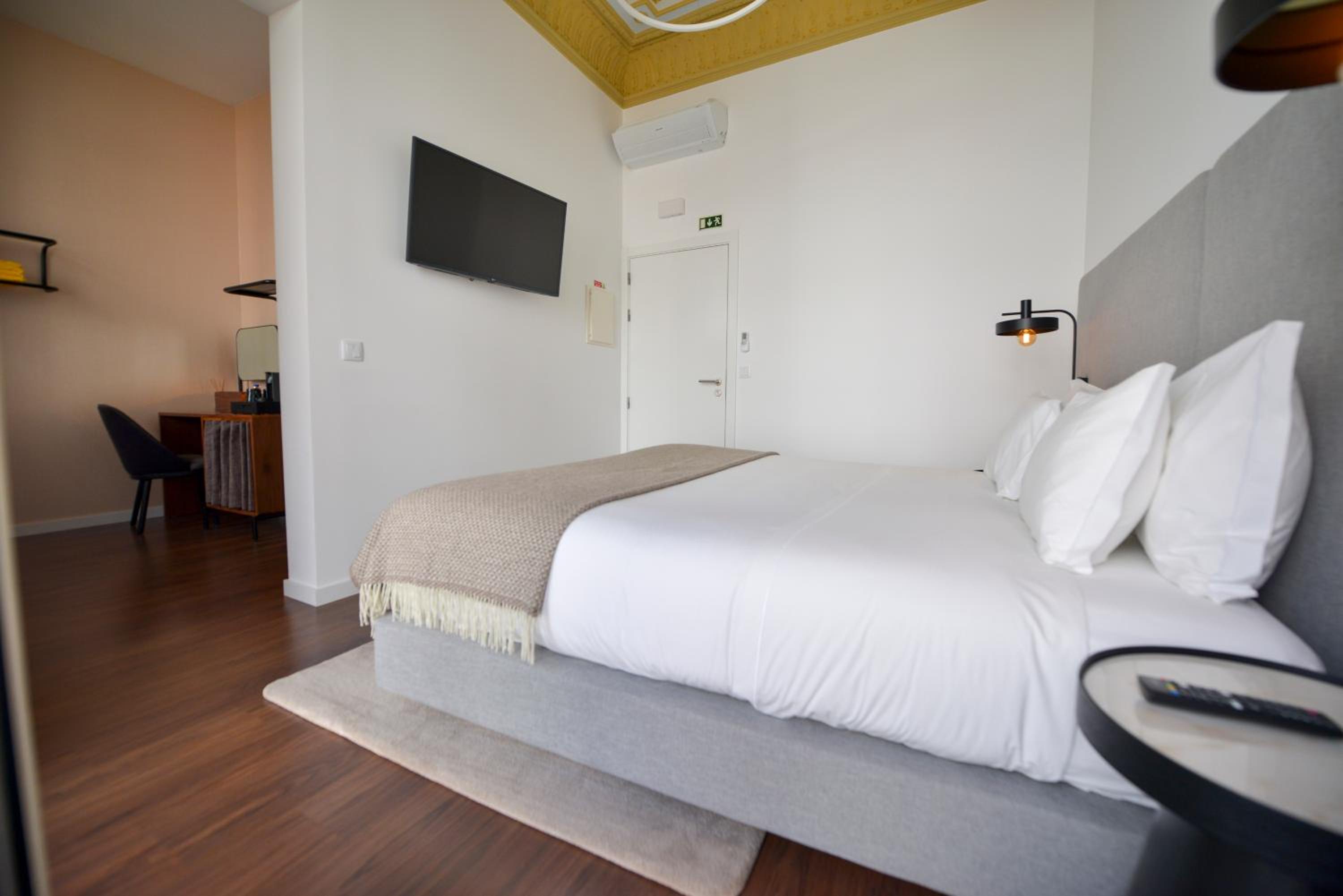 Deluxe Double Room - Photo 16