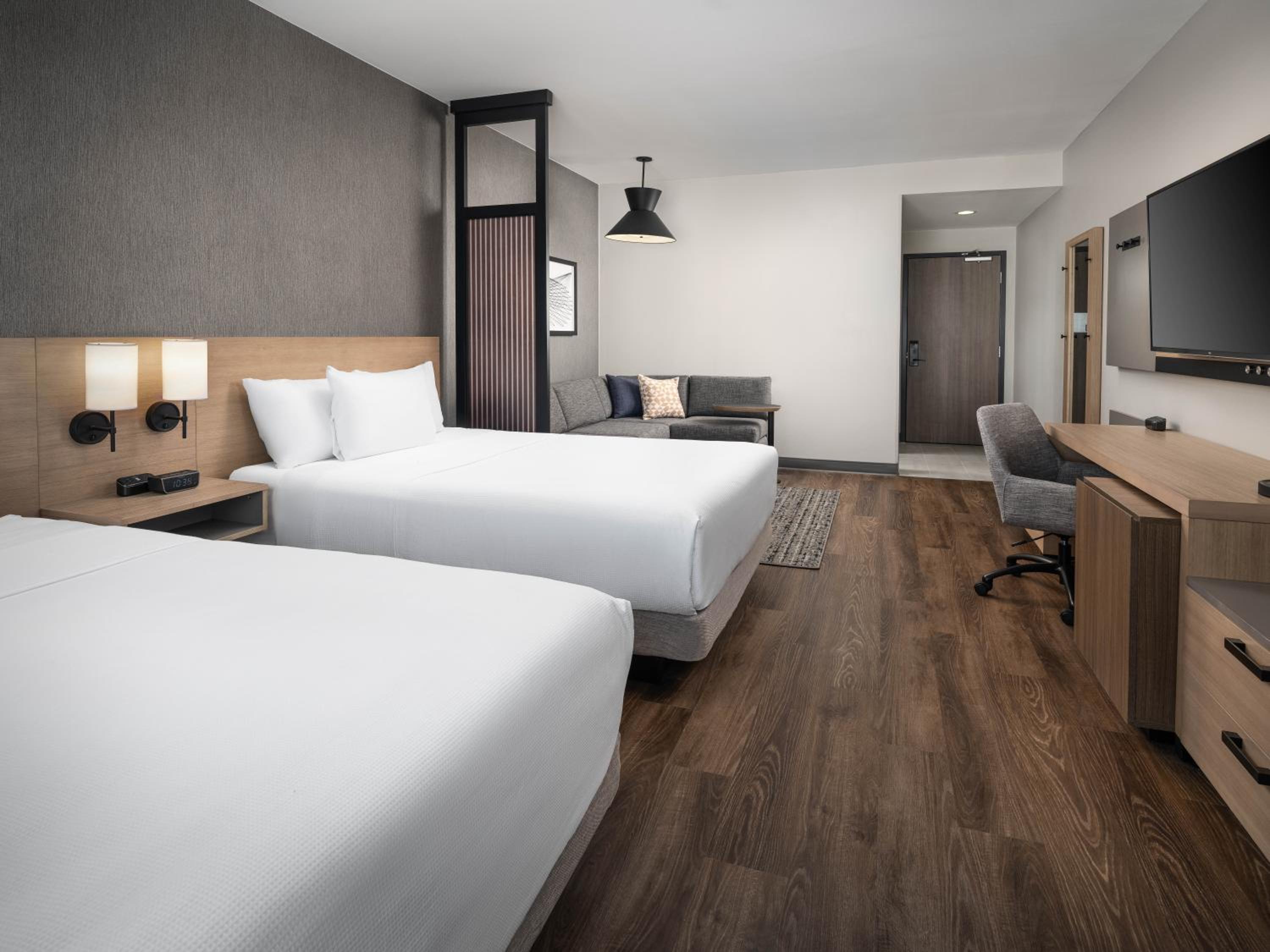 Queen Room with Two Queen Beds and Sofa Bed - Photo 3