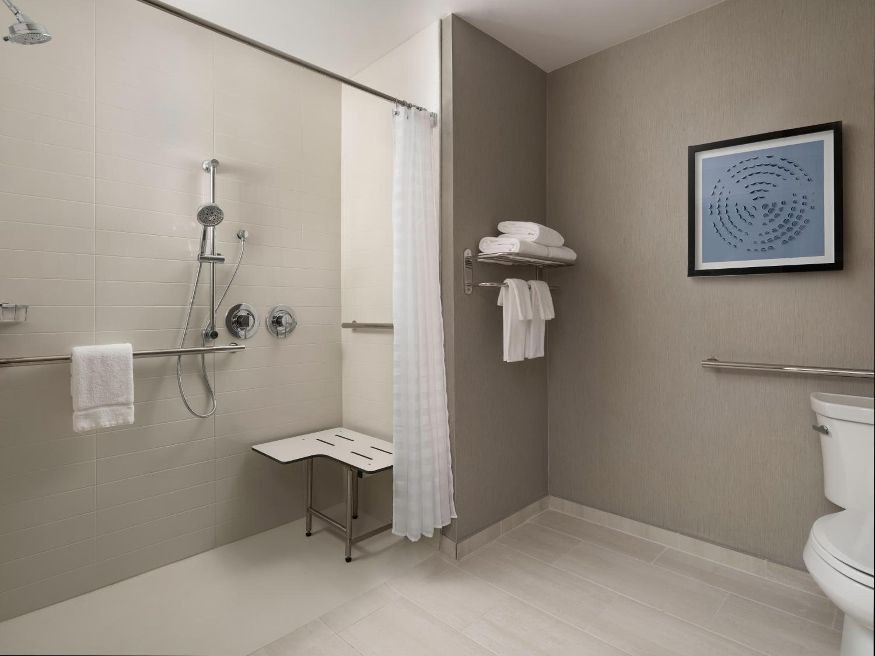 King Room with Sofa Bed and Accessible Tub - Disability Access - Photo 3