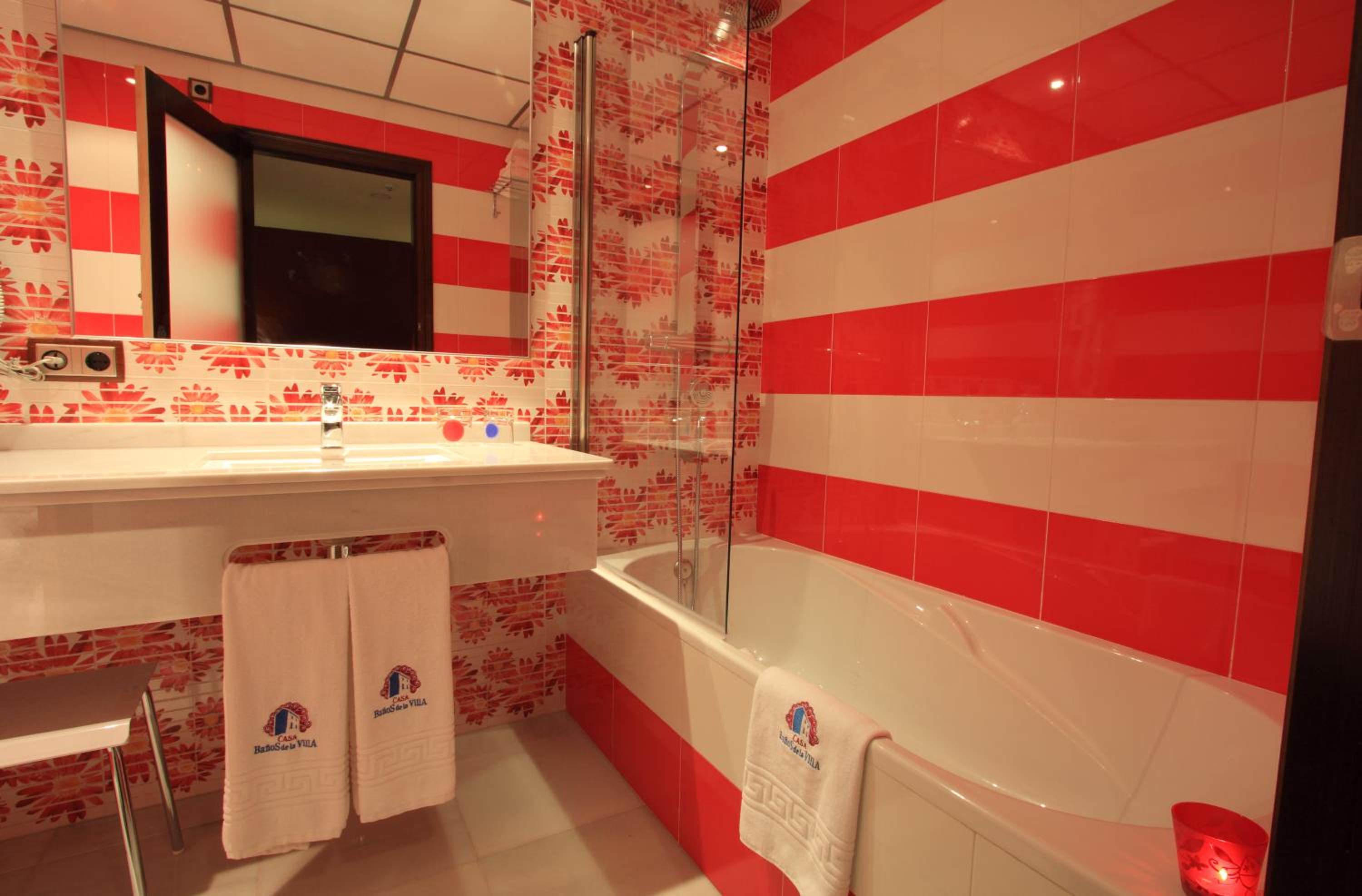 Double or Twin Room with Complimentary Spa Access - Photo 9