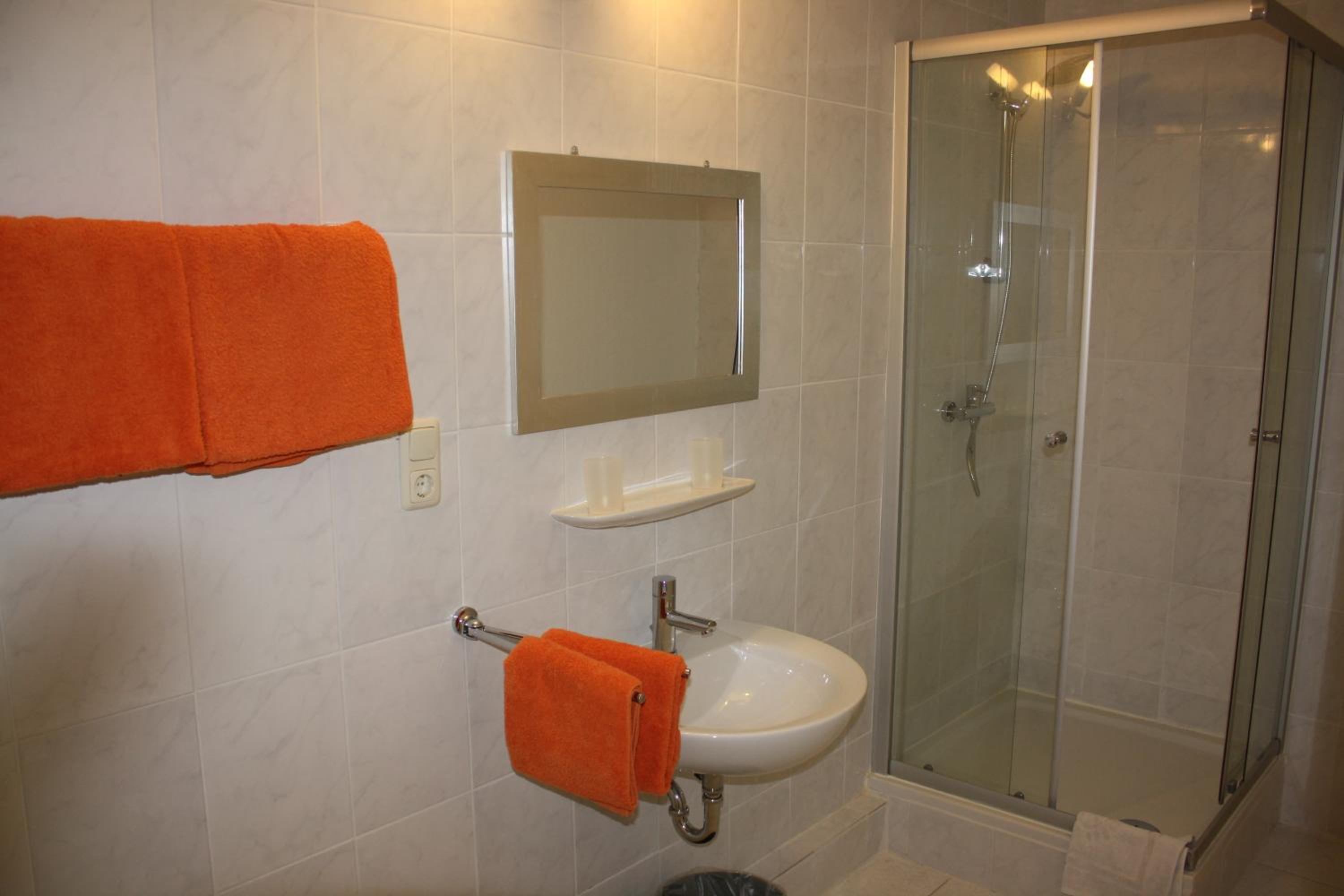 Double Room - Photo 7