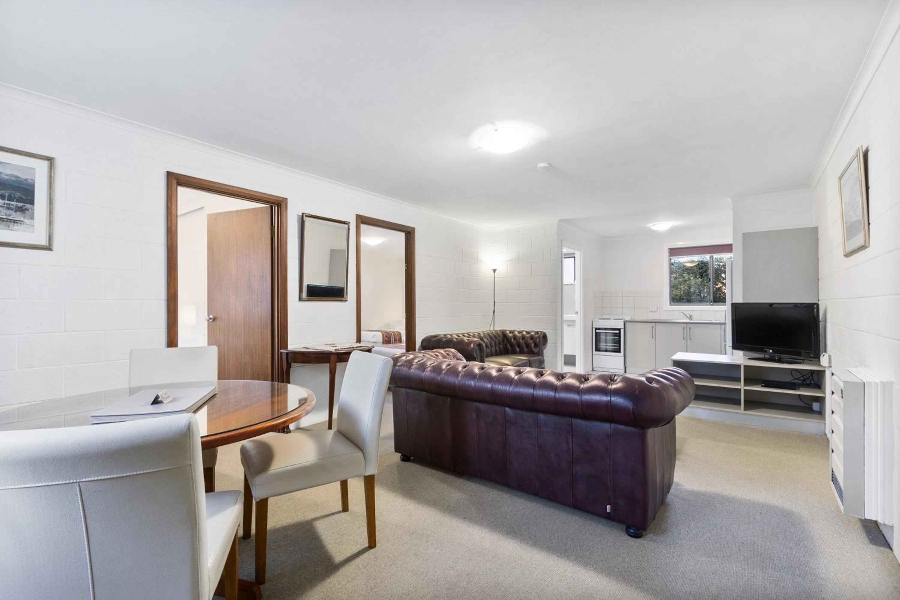 Two-Bedroom Apartment (2 Night Hot Rate) - Photo 7