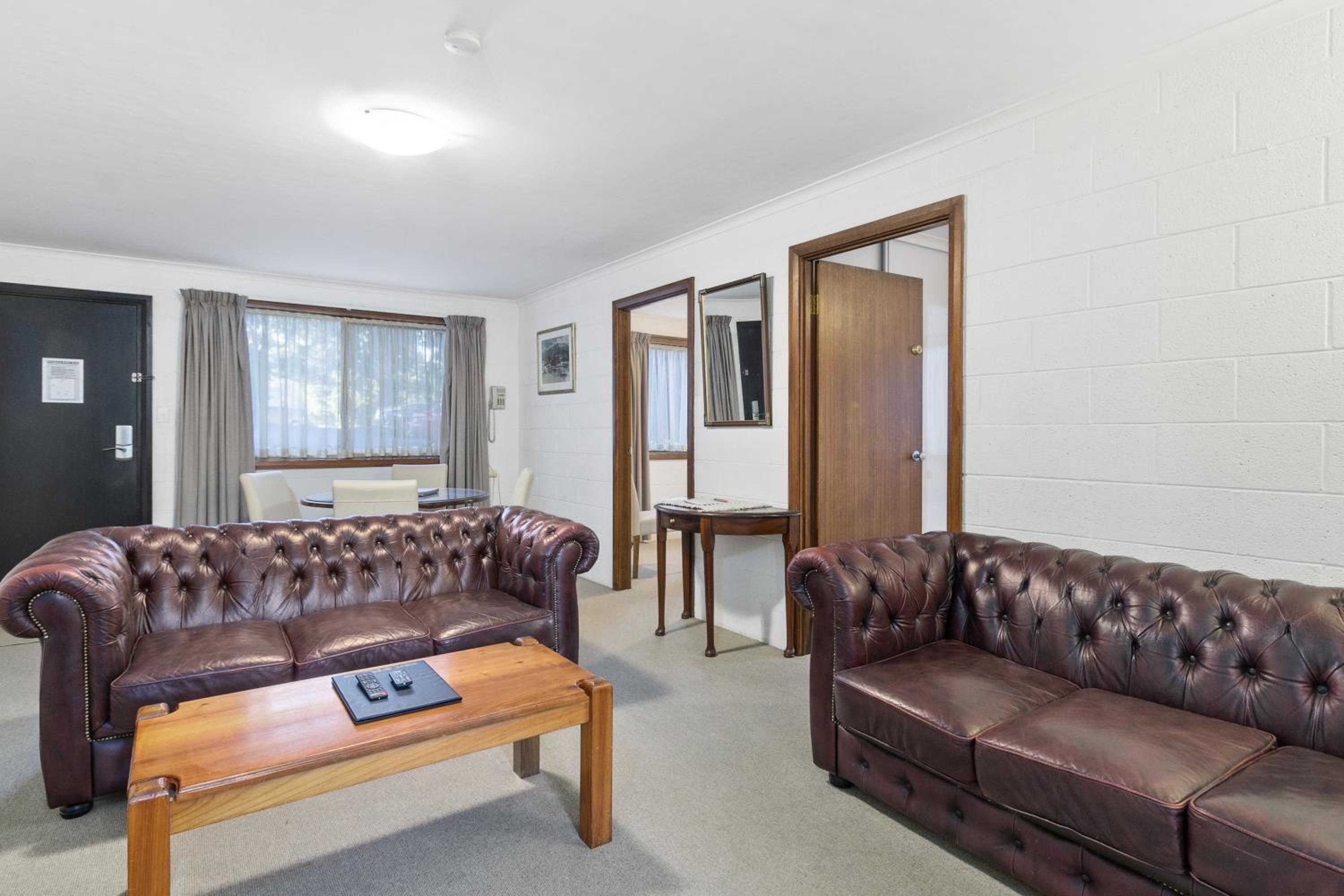 Two-Bedroom Apartment (2 Night Hot Rate) - Photo 12