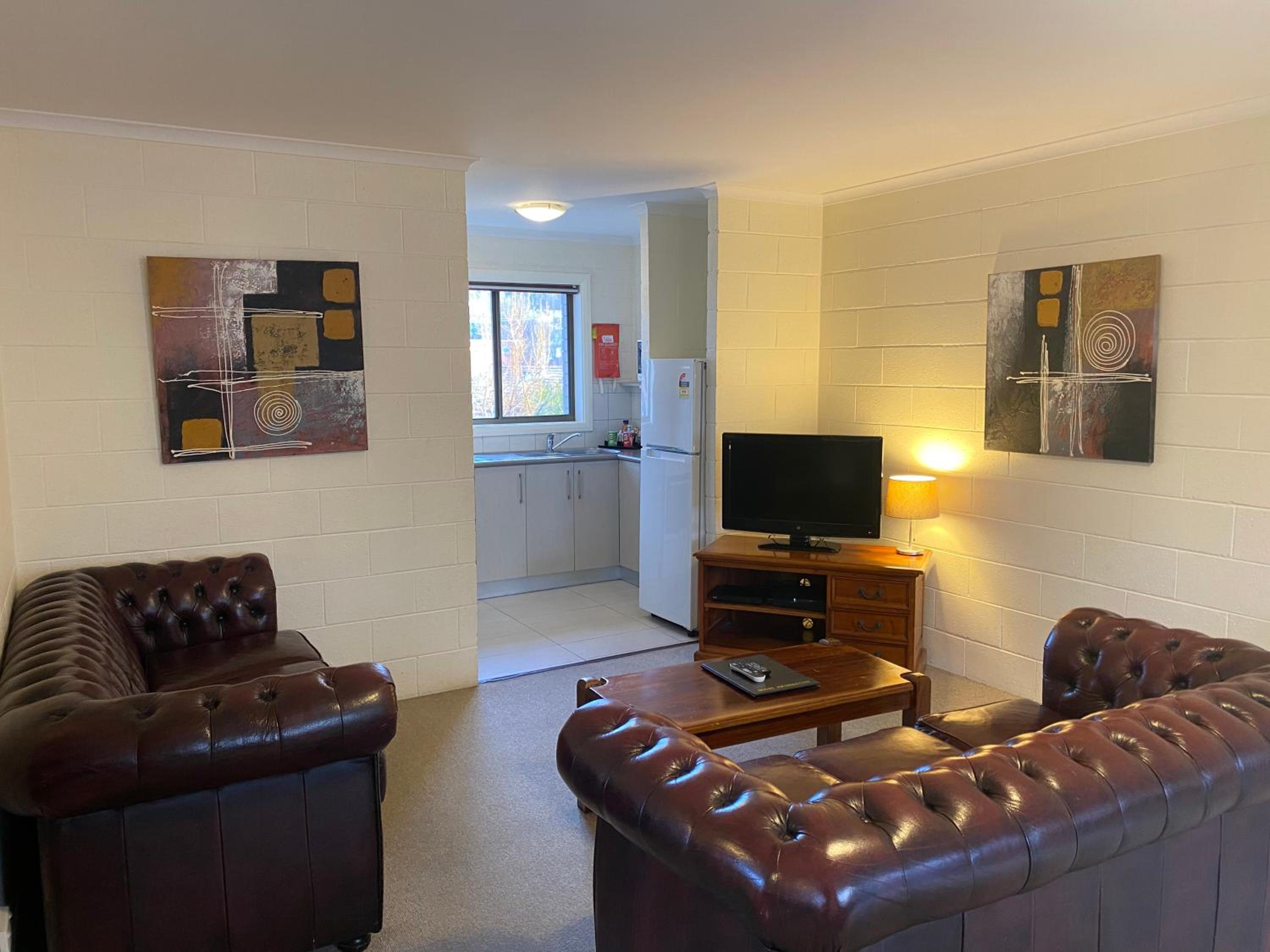Two-Bedroom Apartment - 2 Queen Beds (2 Night Hot Rate)