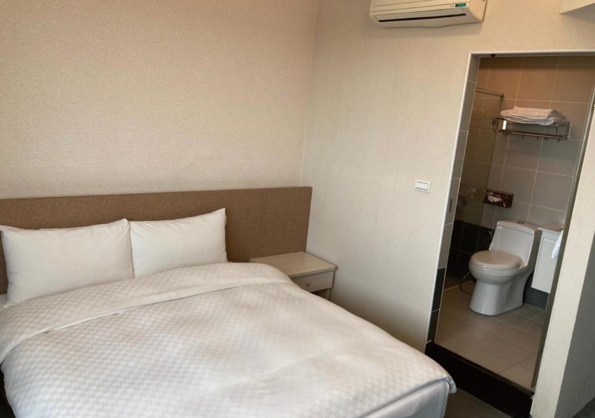 Double Room with No Window photo 1