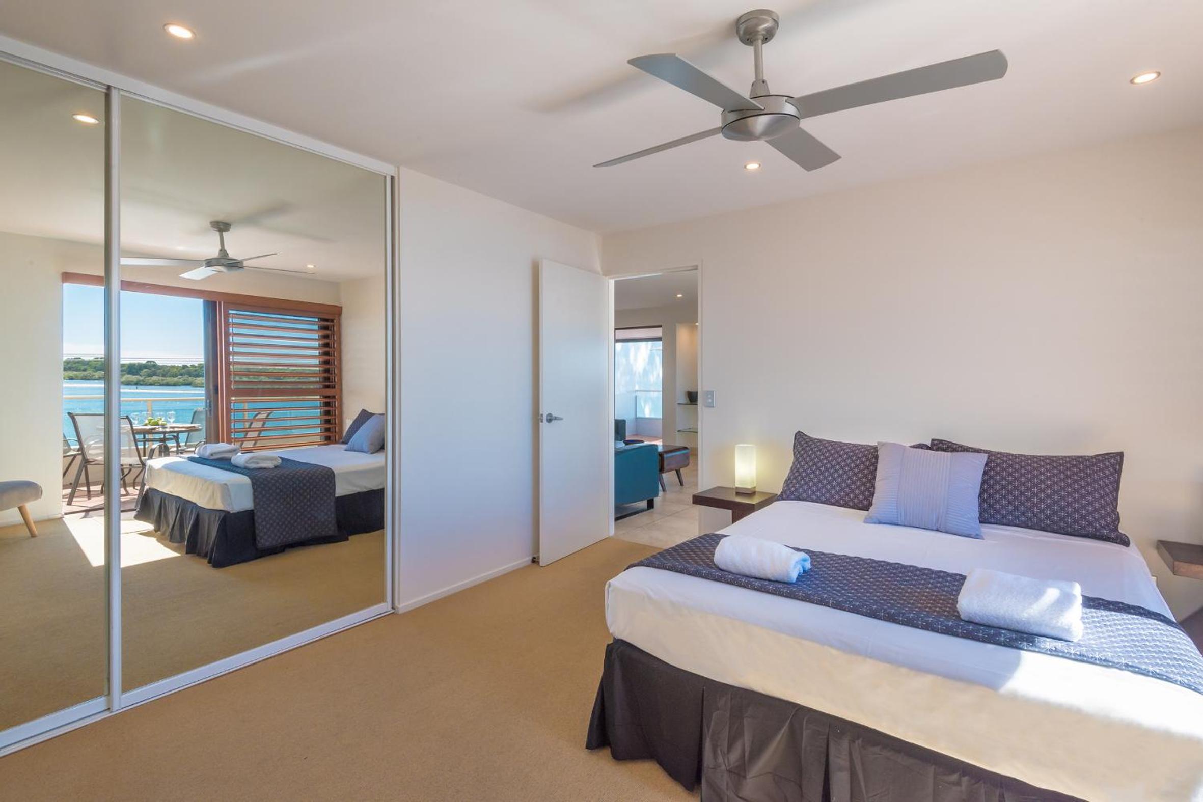 One-Bedroom Apartment - Water Front photo 3