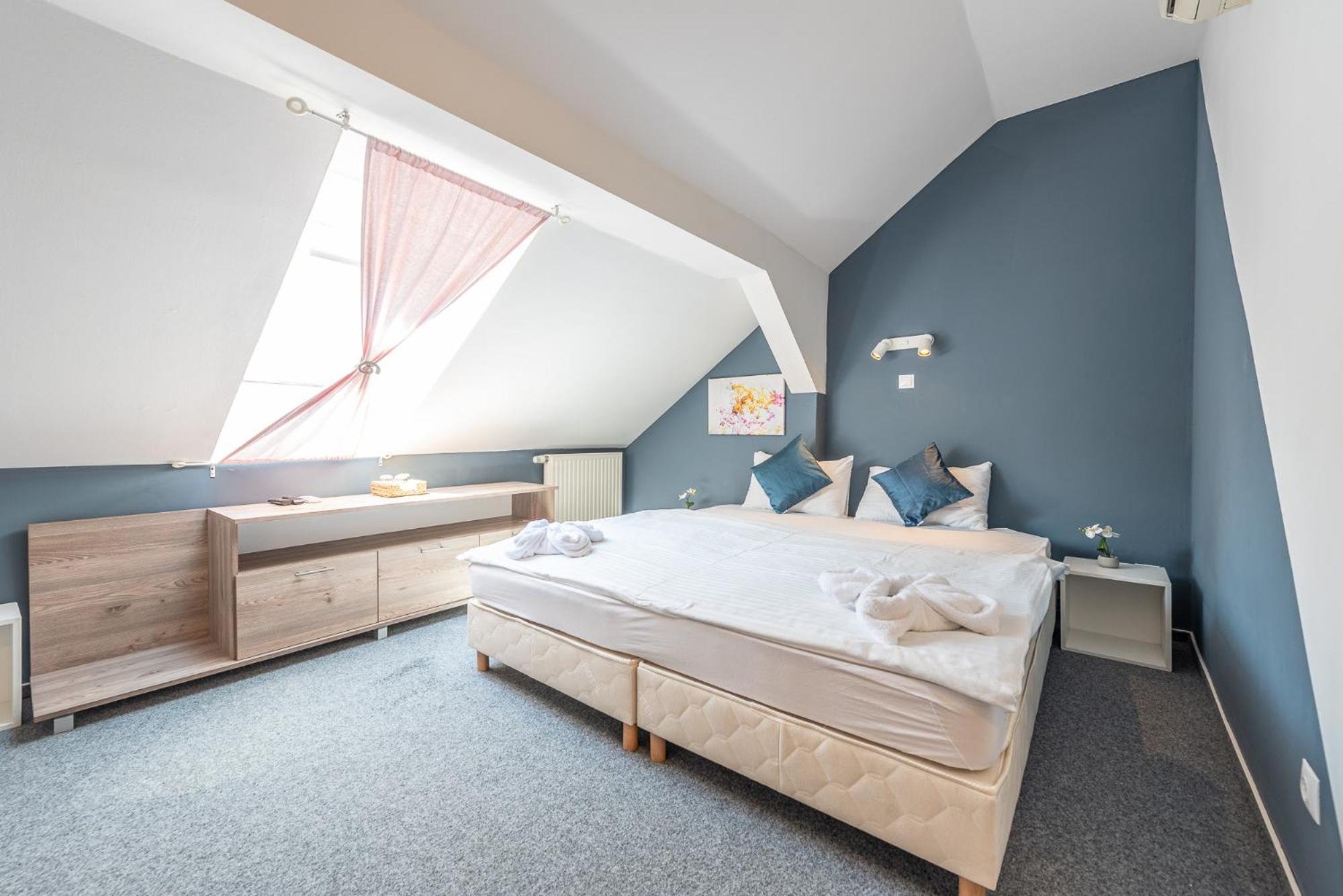 Triple Room with Private Bathroom photo 2