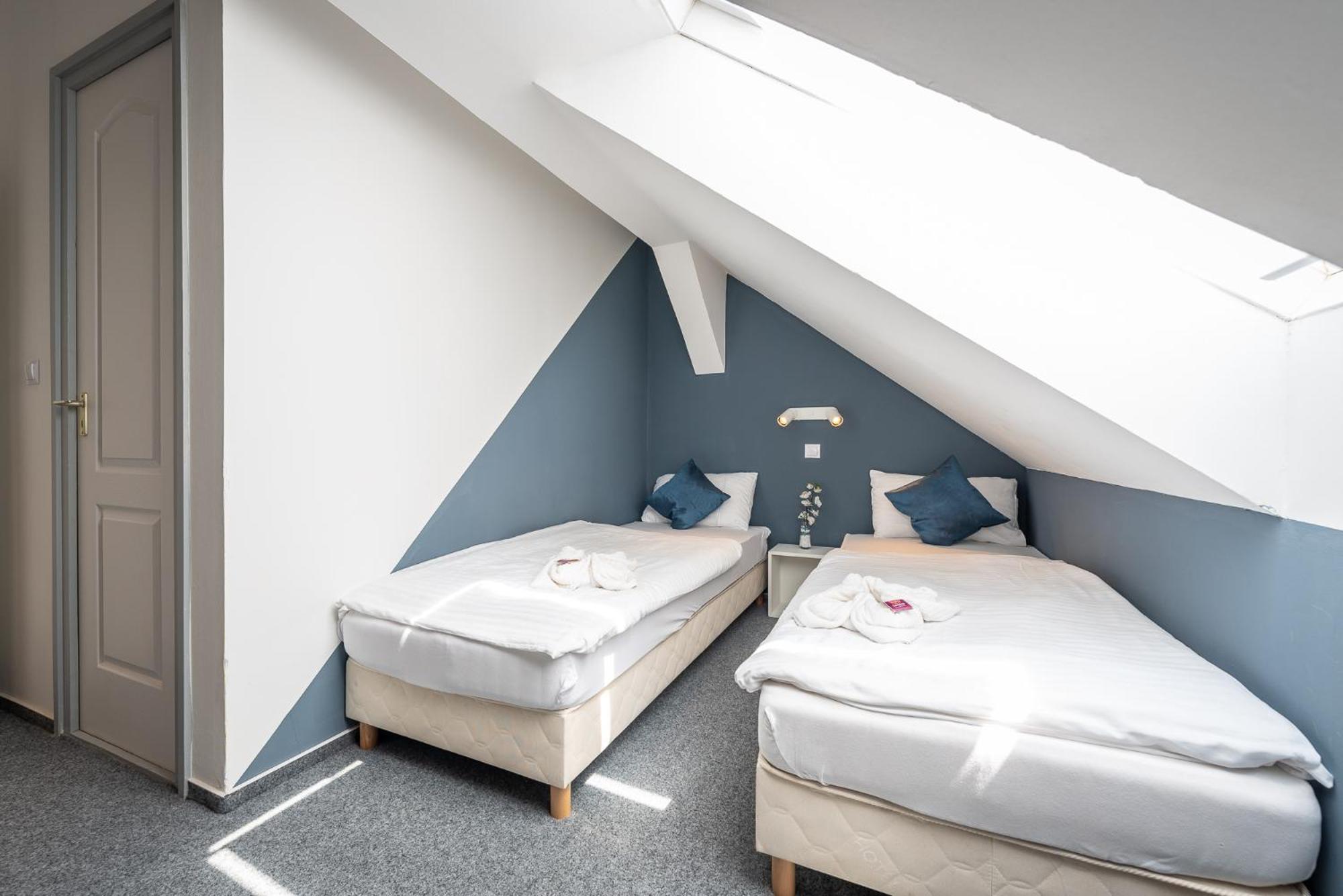 Quadruple Room with Private Bathroom photo 2