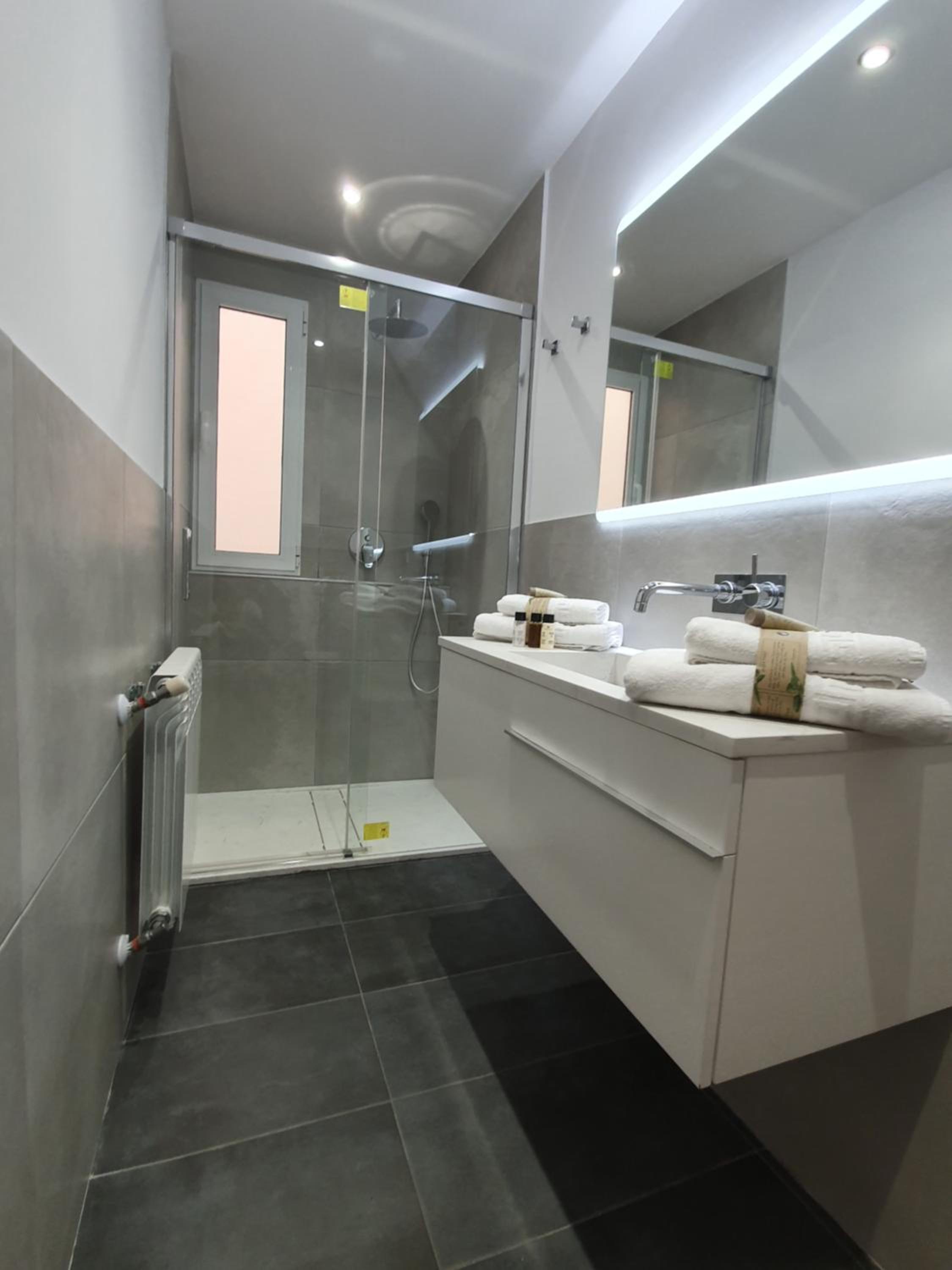 Double Room with Private Bathroom - Photo 3
