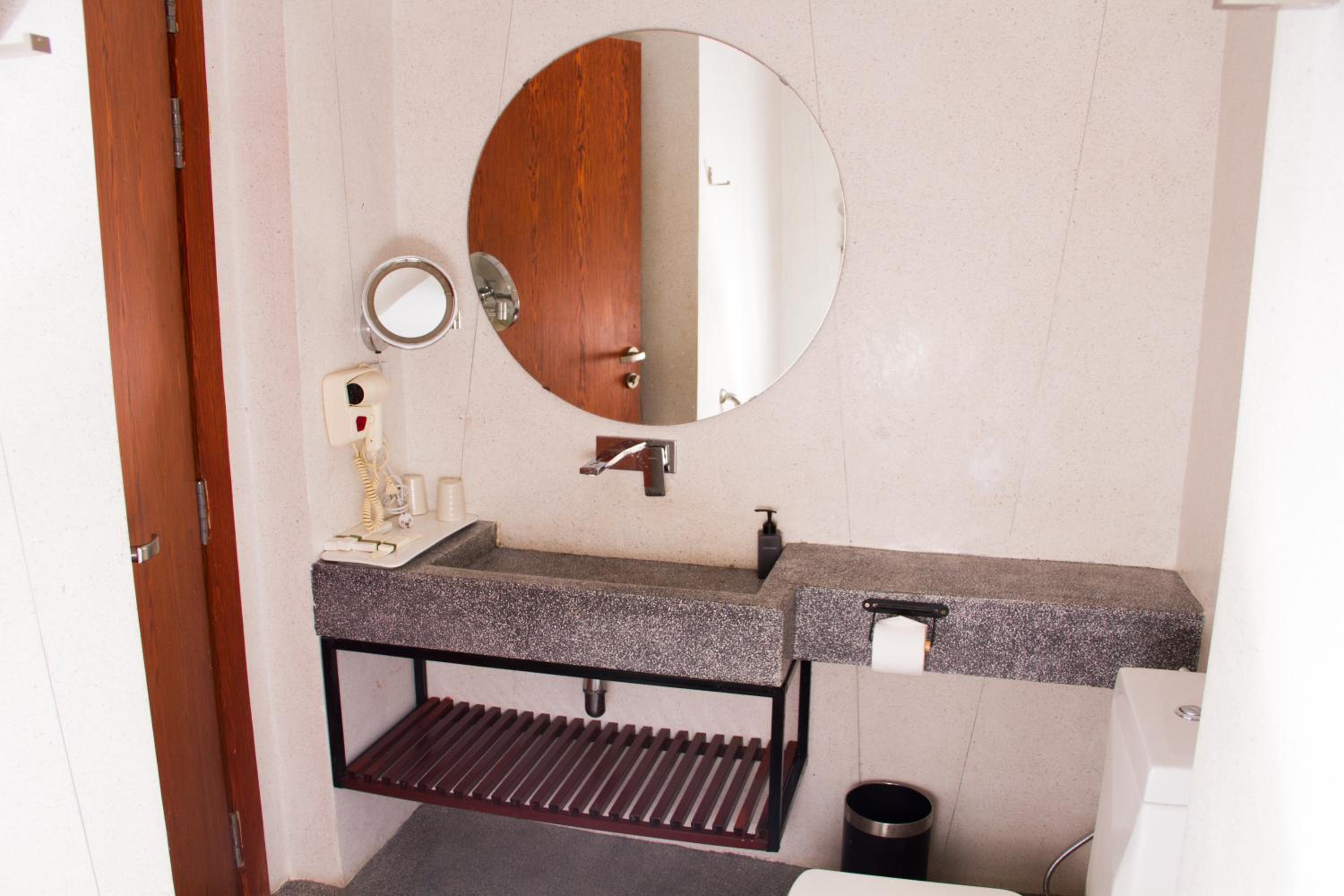 Deluxe Double Room - Photo 8