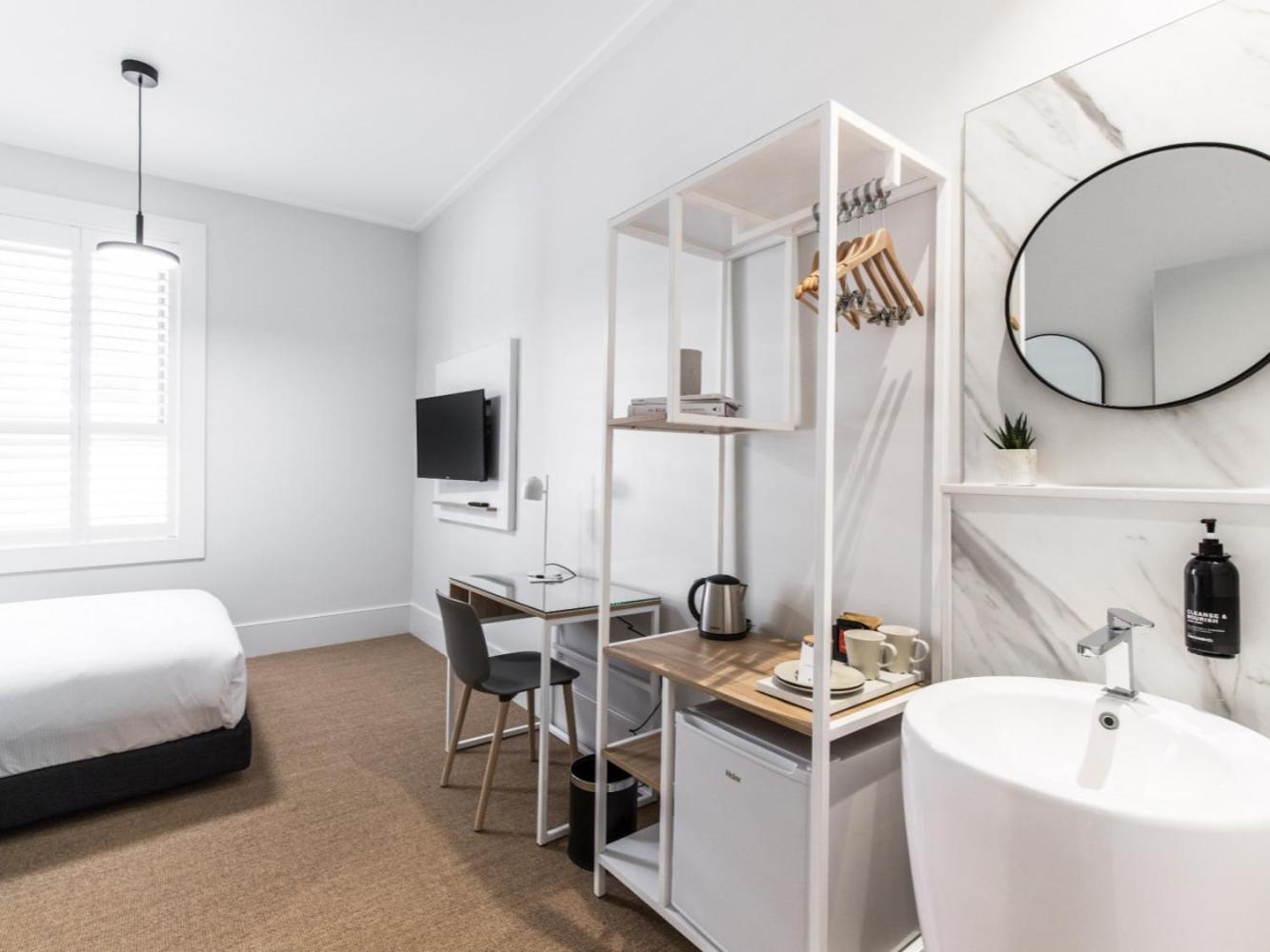 Twin Room with Shared Bathroom photo 3