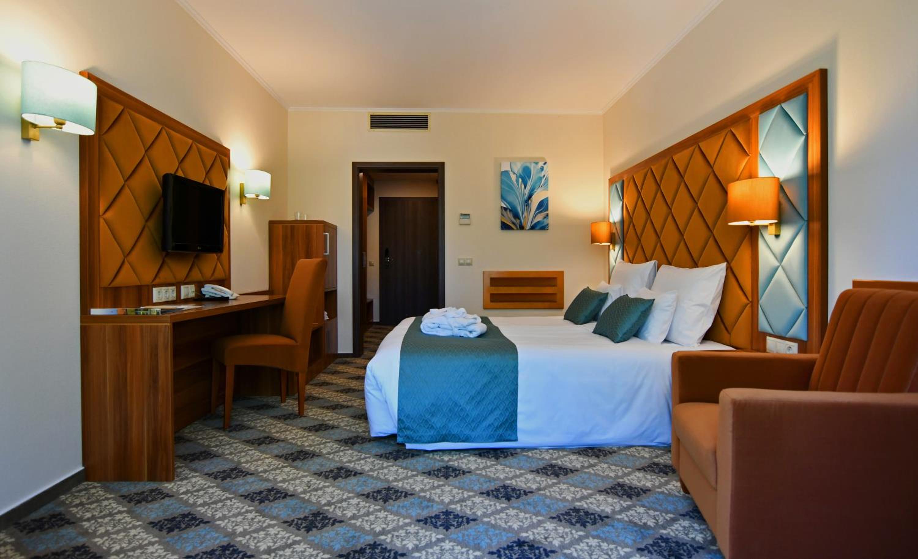 Superior Double or Twin Room with Balcony photo 2
