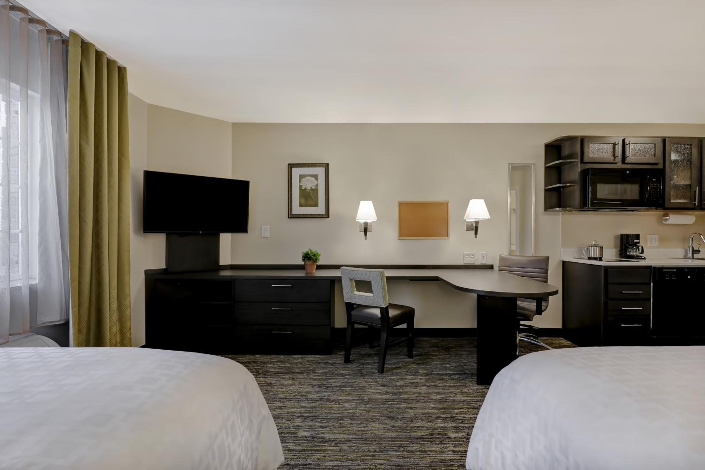 Studio Suite with Two Double Beds - Photo 5
