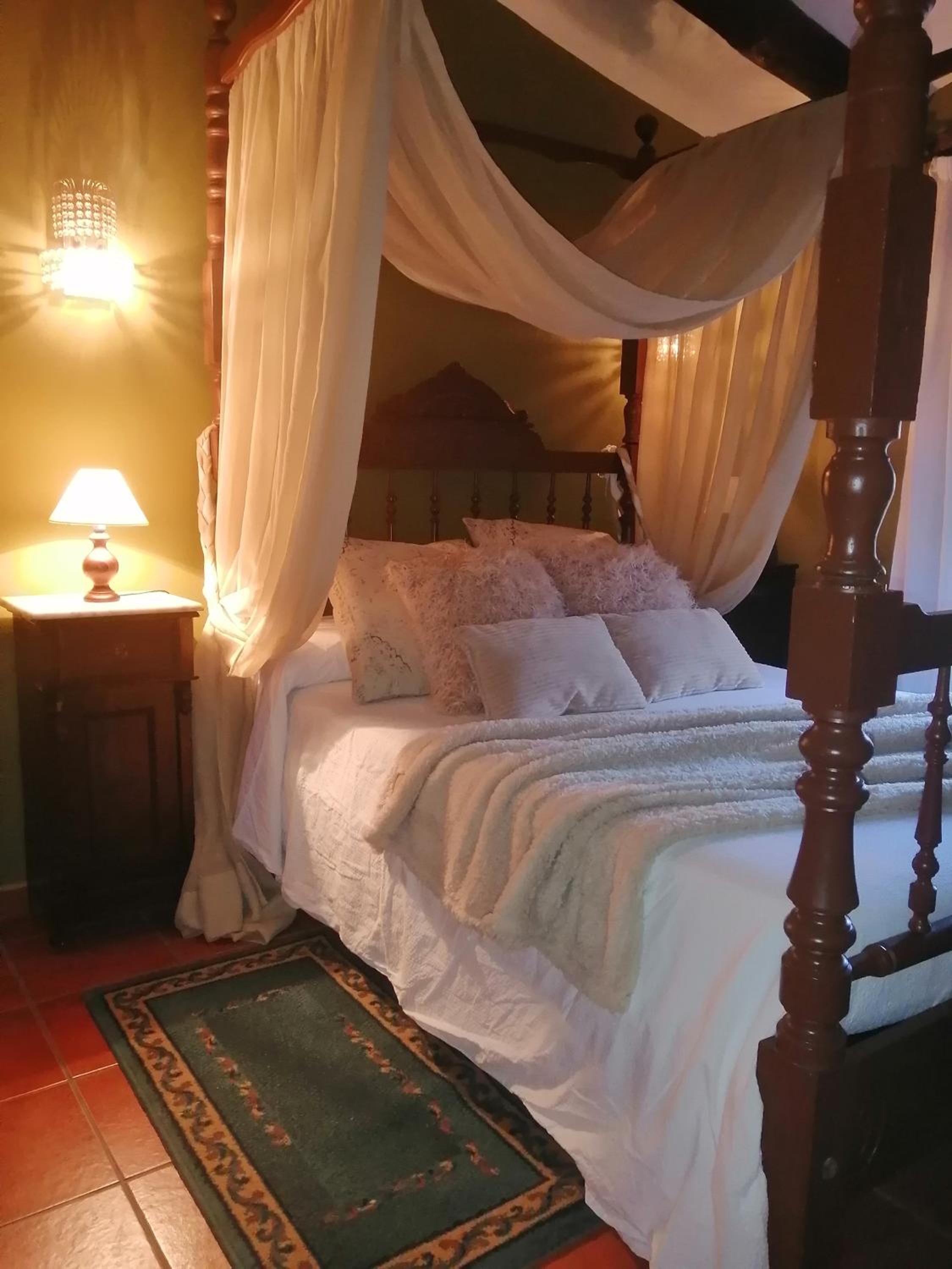 Double Room with Spa Bath - Photo 2