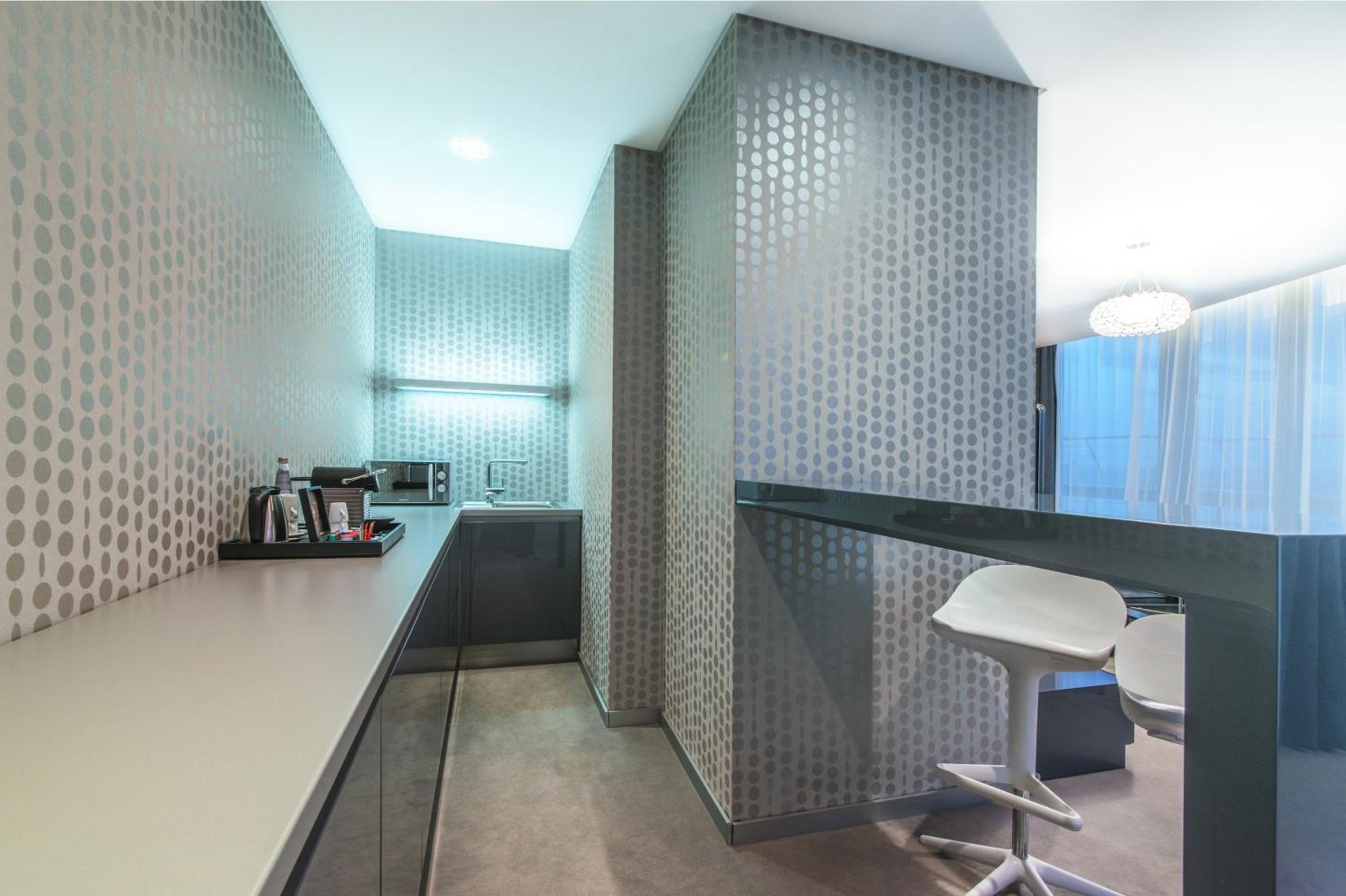 Suite - Photo 7