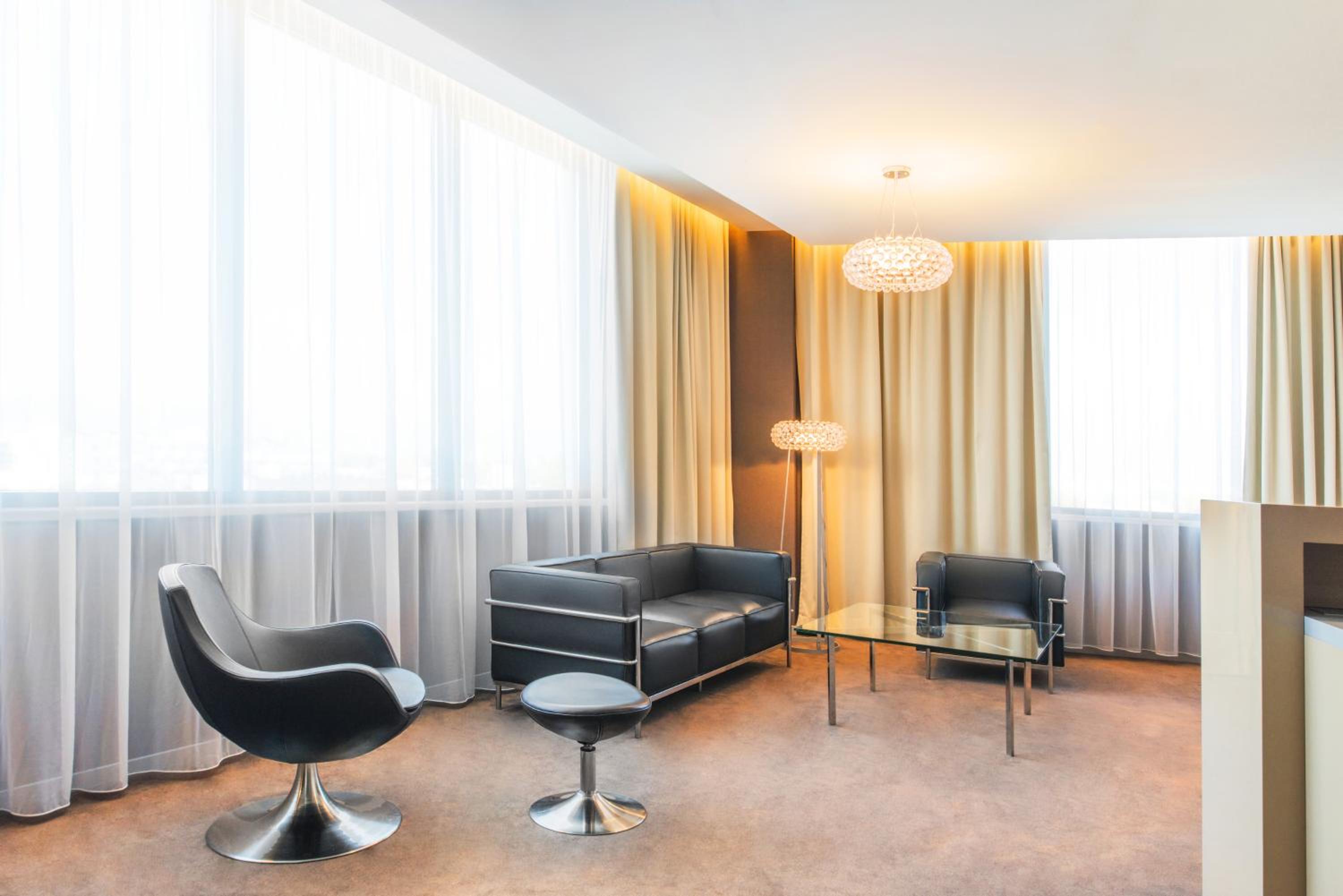 Suite - Photo 3