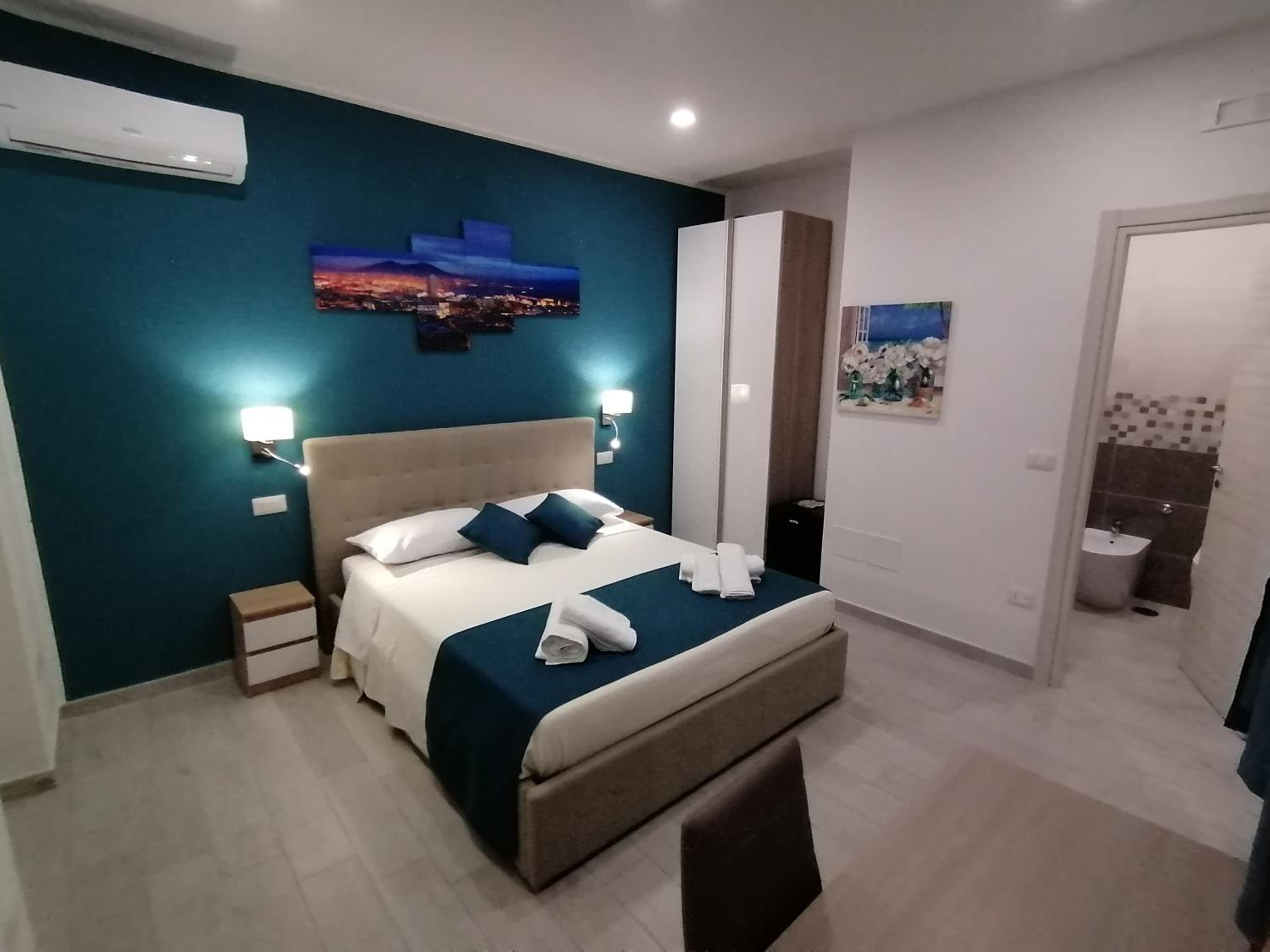 Deluxe Double Room with Side Sea View - Photo 1