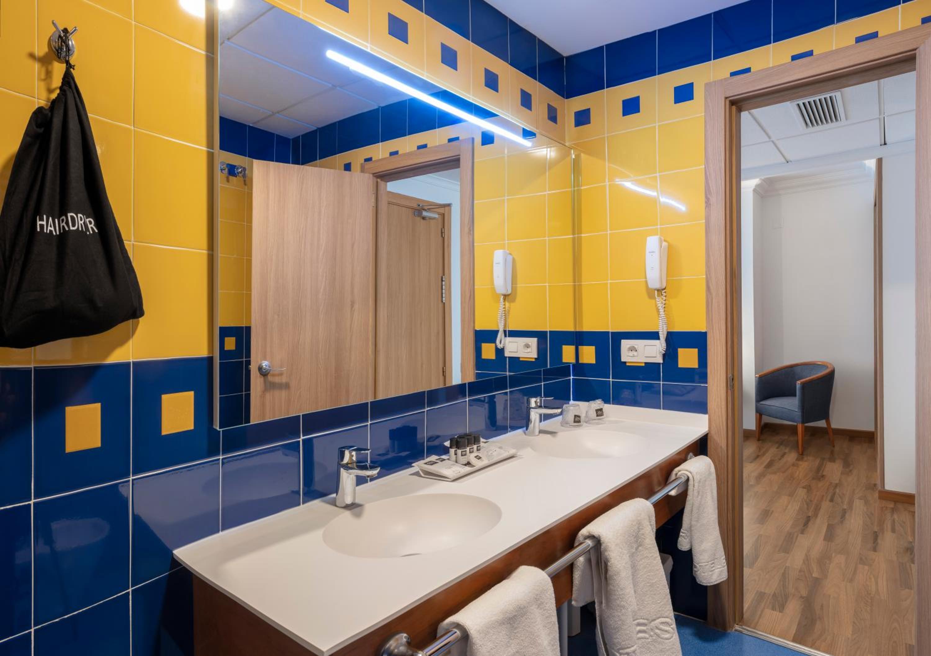 Deluxe Triple Room with Sea View and Terrace (3 adults) - Photo 4