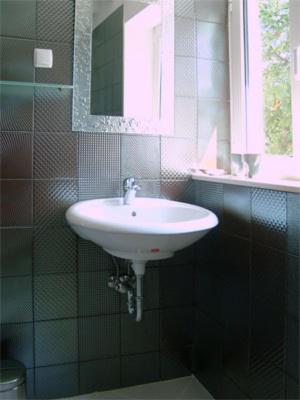 One-Bedroom Apartment with Private Garden photo 2