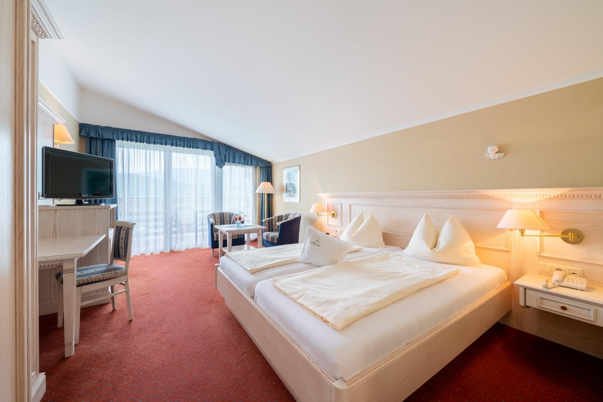 Double Room with Lake View - Photo 8