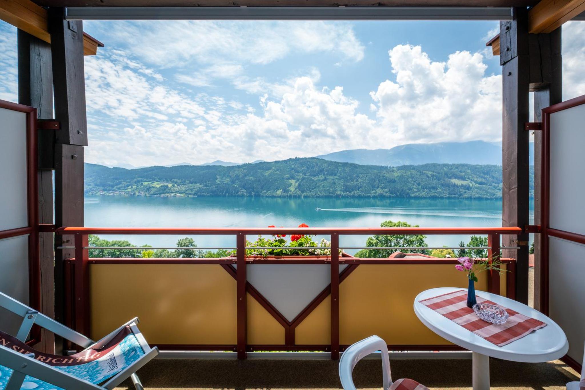 Double Room with Lake View - Photo 3
