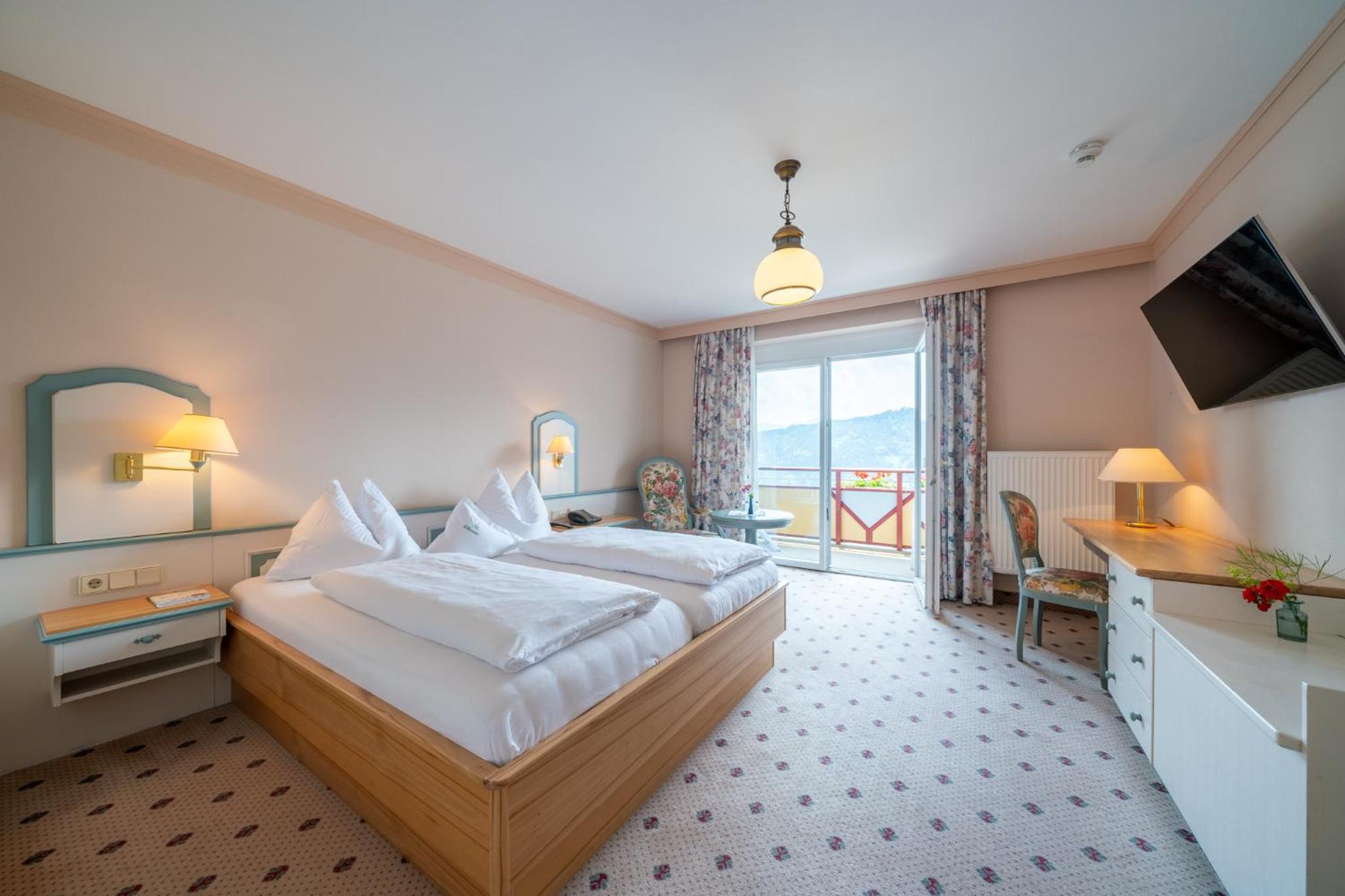 Double Room with Lake View - Photo 1