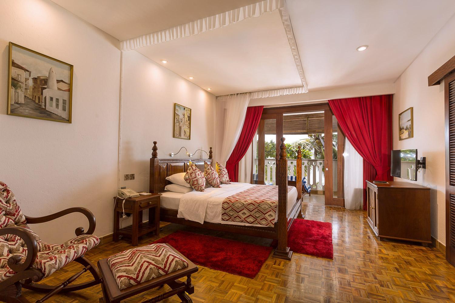 Junior Suite with Balcony - Photo 2