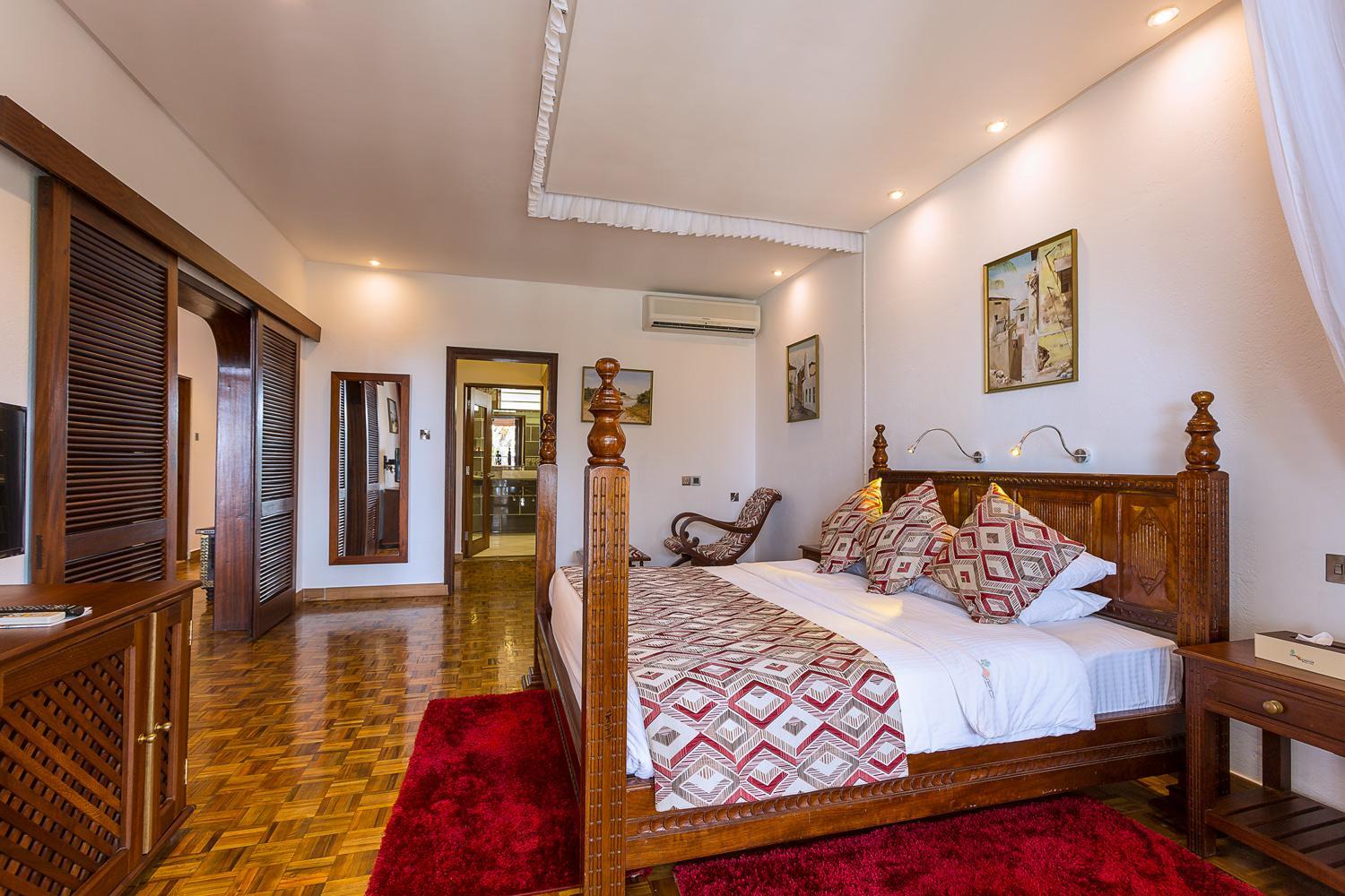 Junior Suite with Balcony - Photo 1