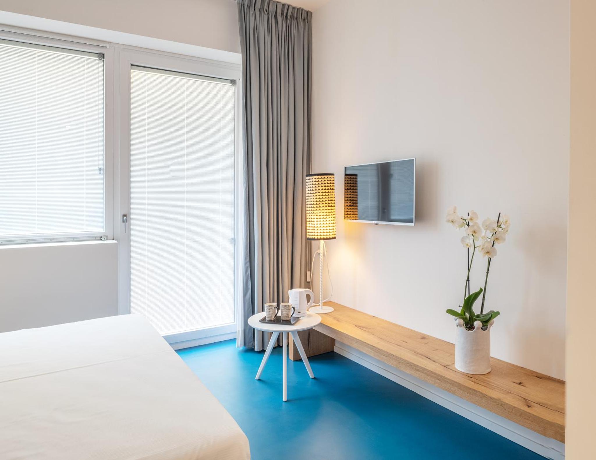 Deluxe Double Room with Balcony - Photo 15
