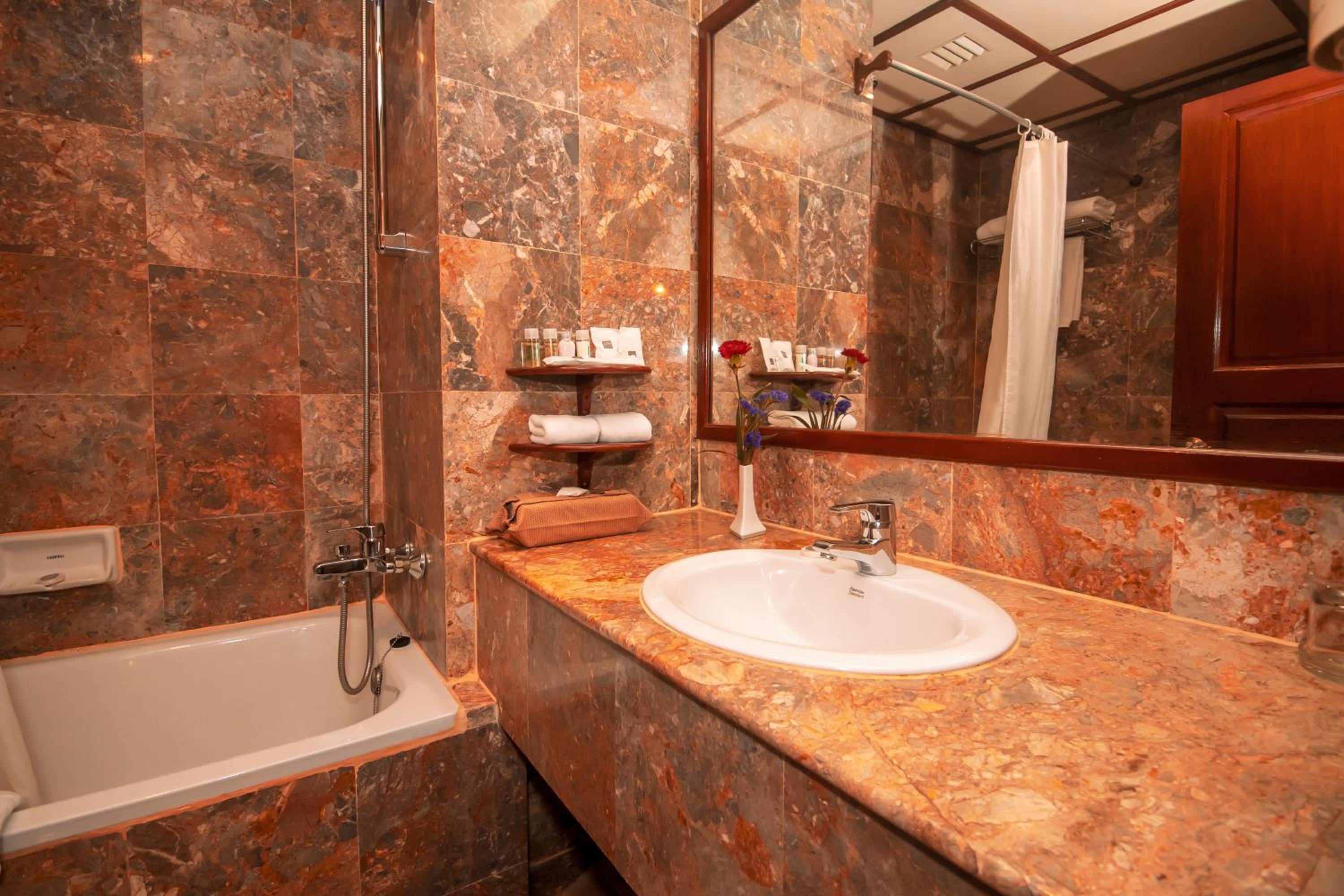 Deluxe Twin Room - Photo 12