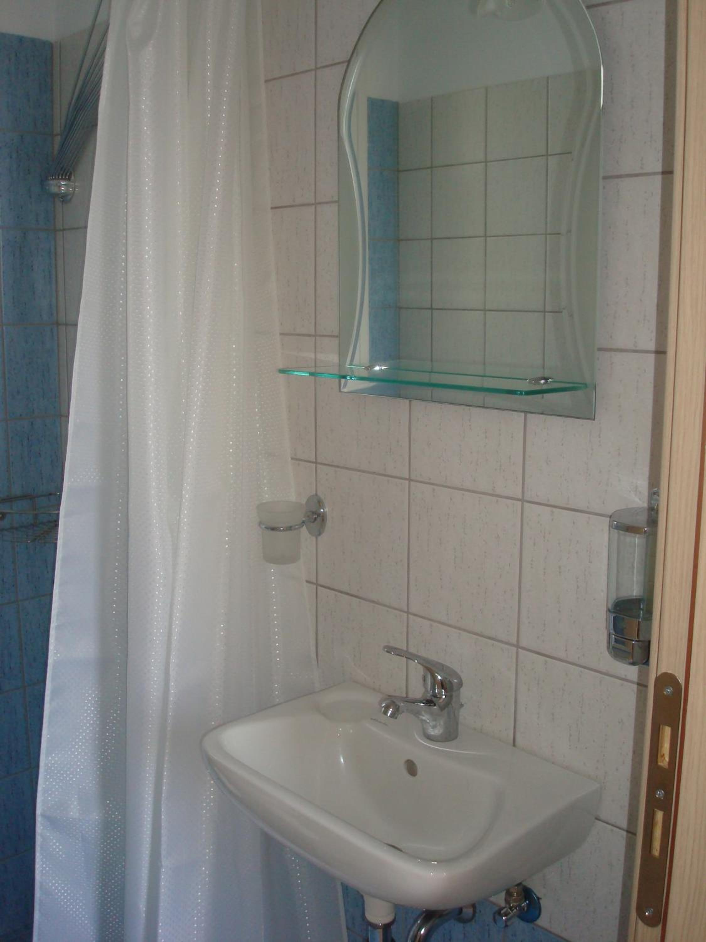 Room with Sea View (2 Adults) - Photo 17