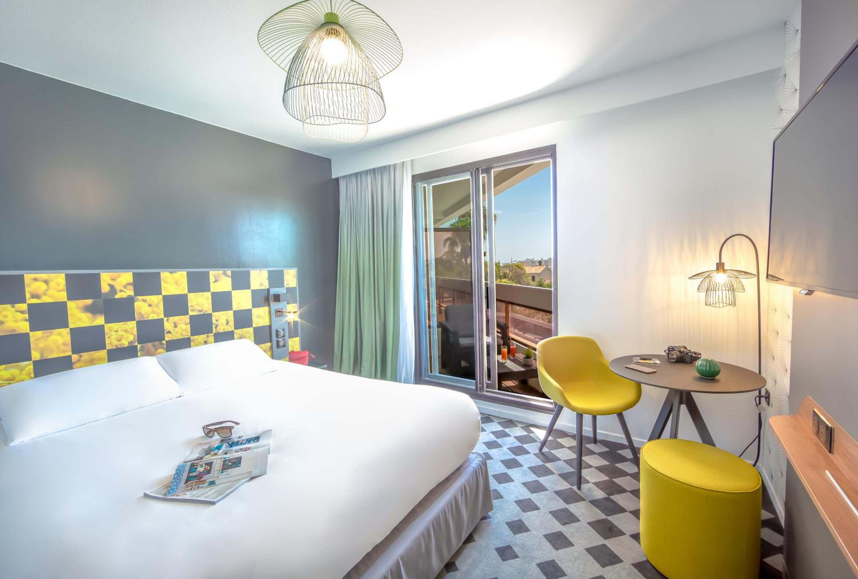 Privilege room with one double bed and balcony - Photo 14