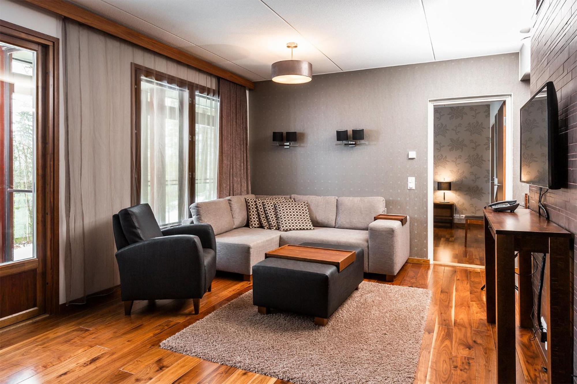 Two-Bedroom Ridge Lodge with Sauna - Spa access included