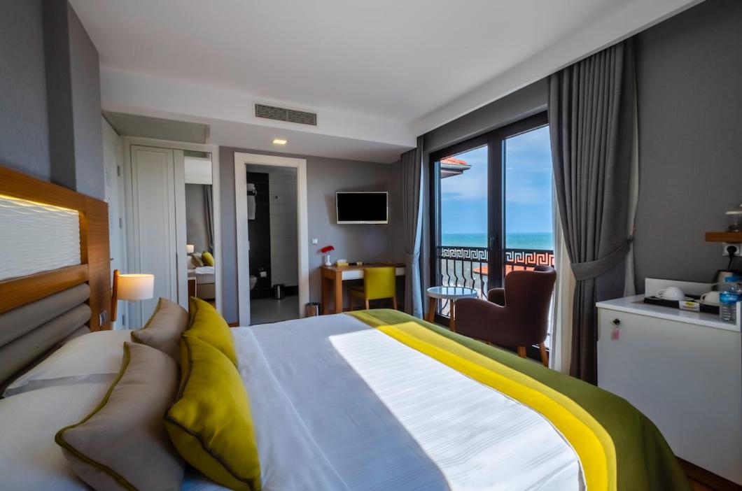 Deluxe Suite with Sea View