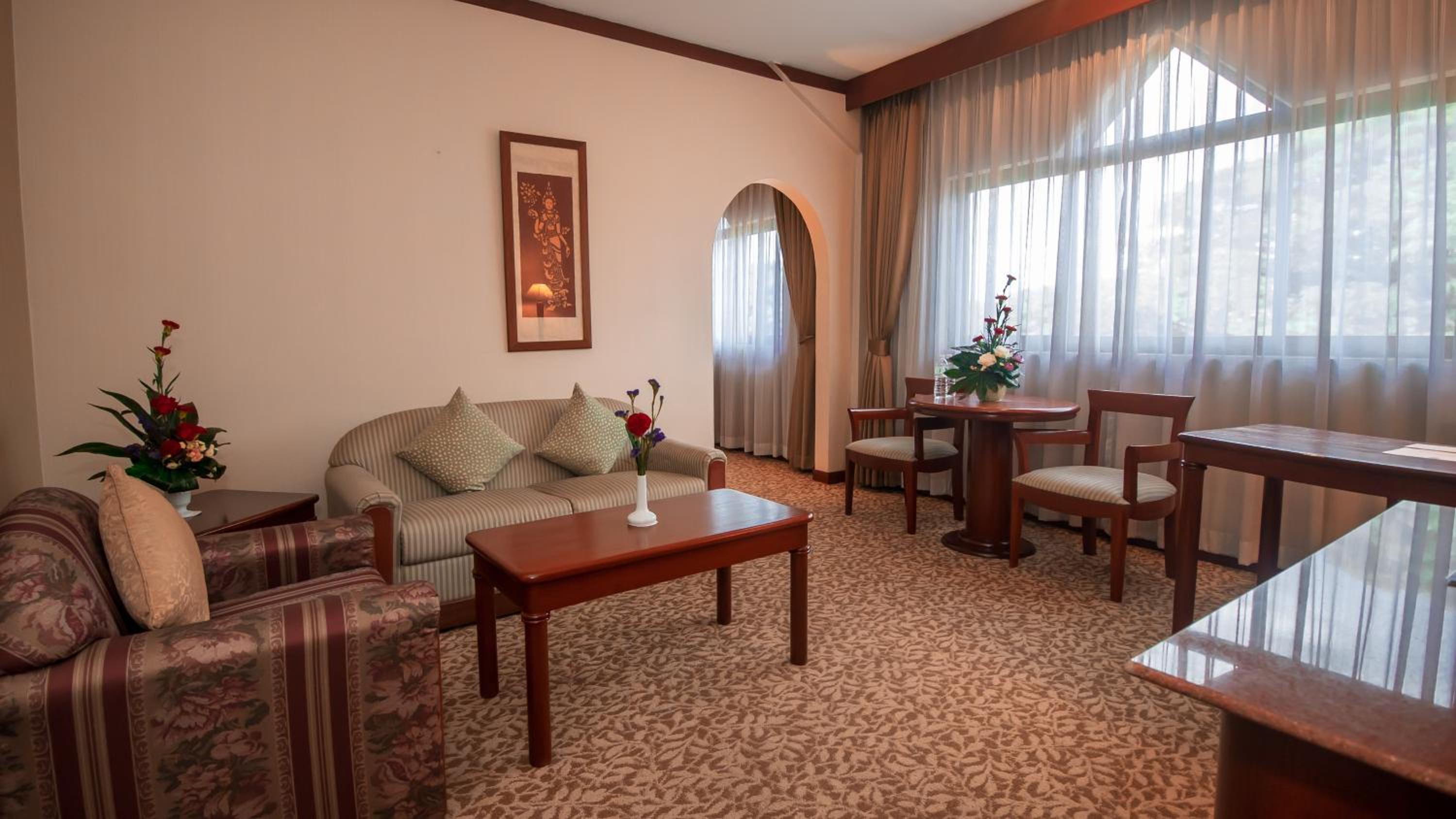 Executive Suite - Photo 4