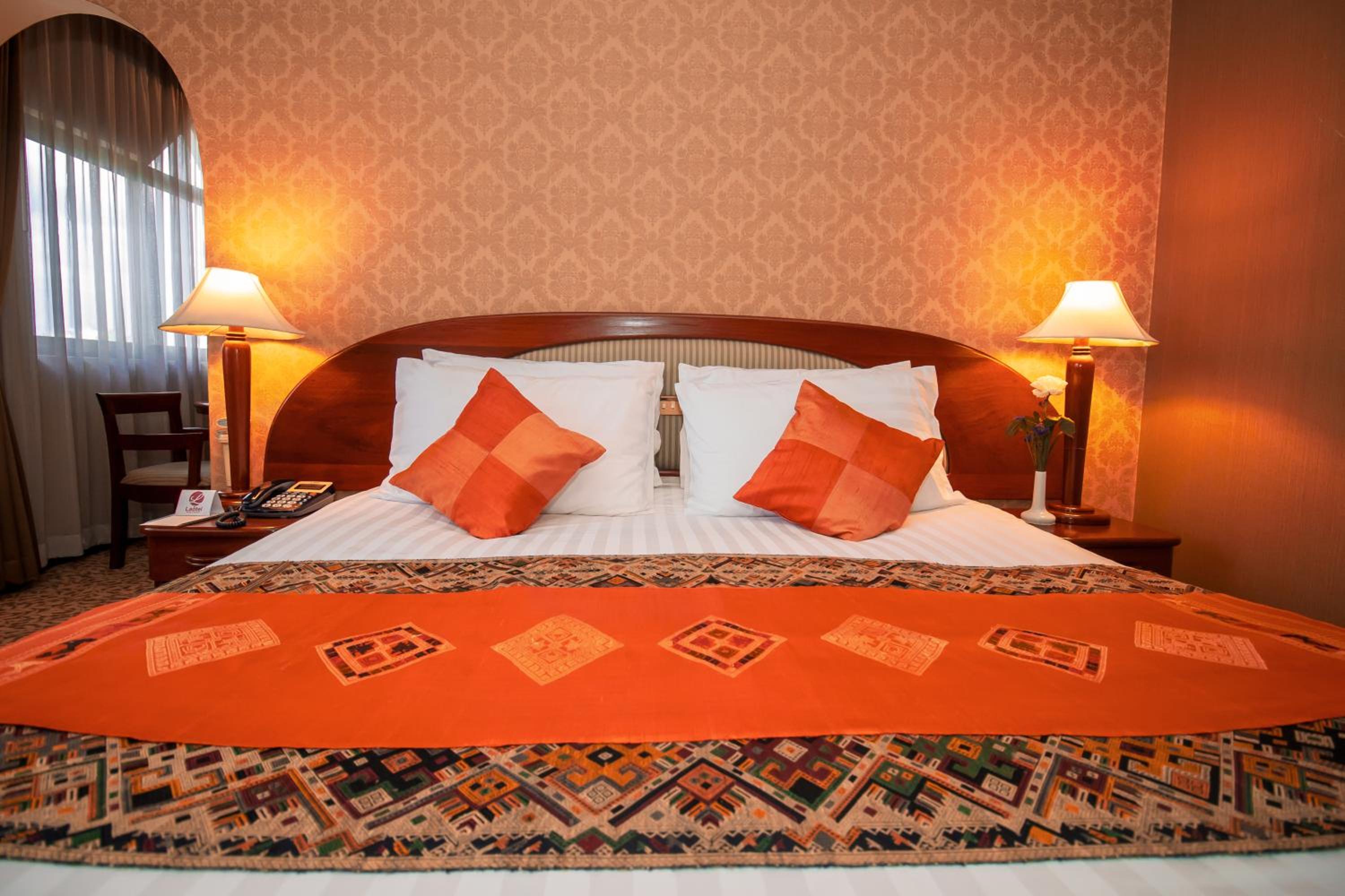 Executive Suite - Photo 2