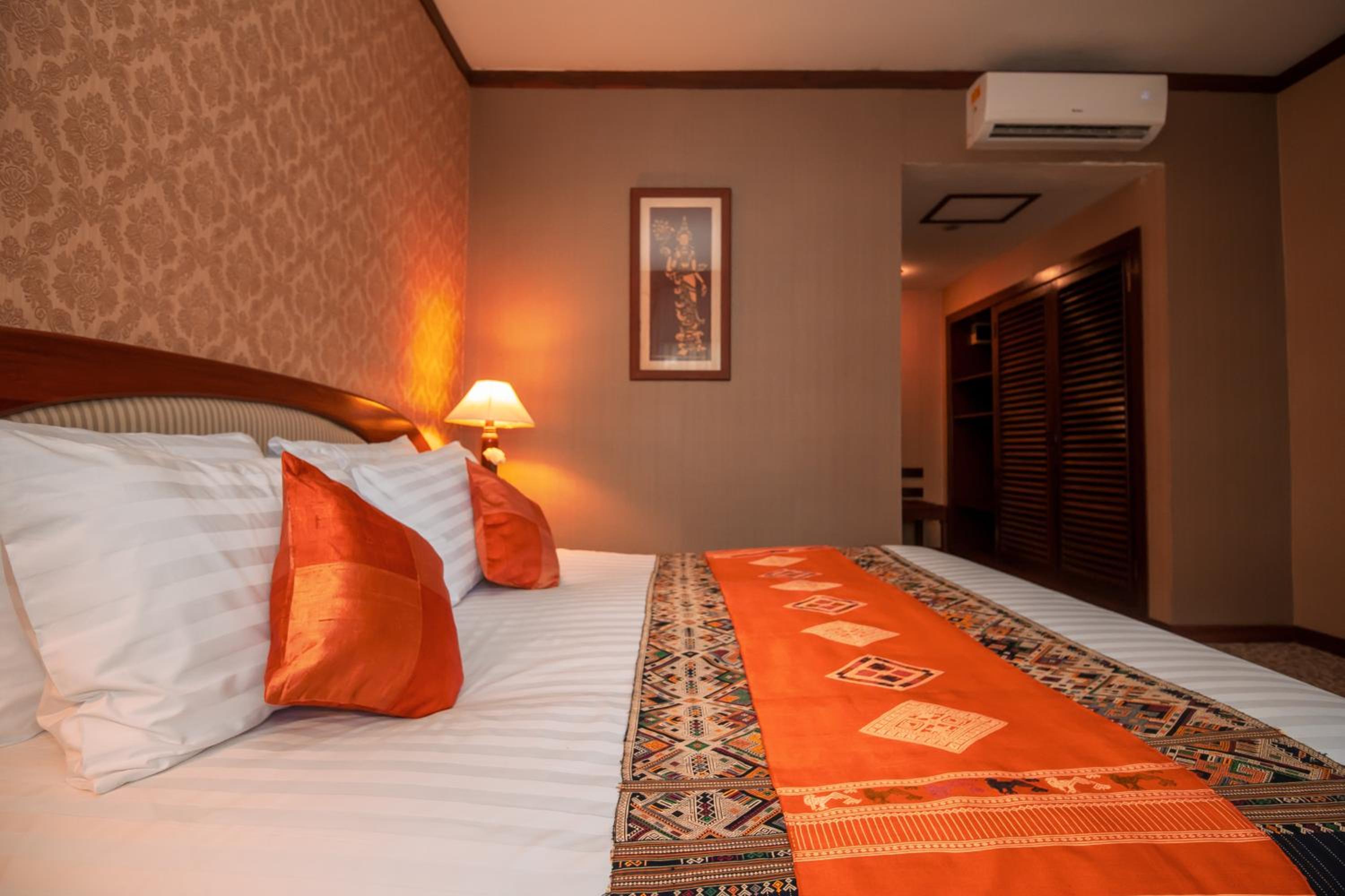 Executive Suite - Photo 3