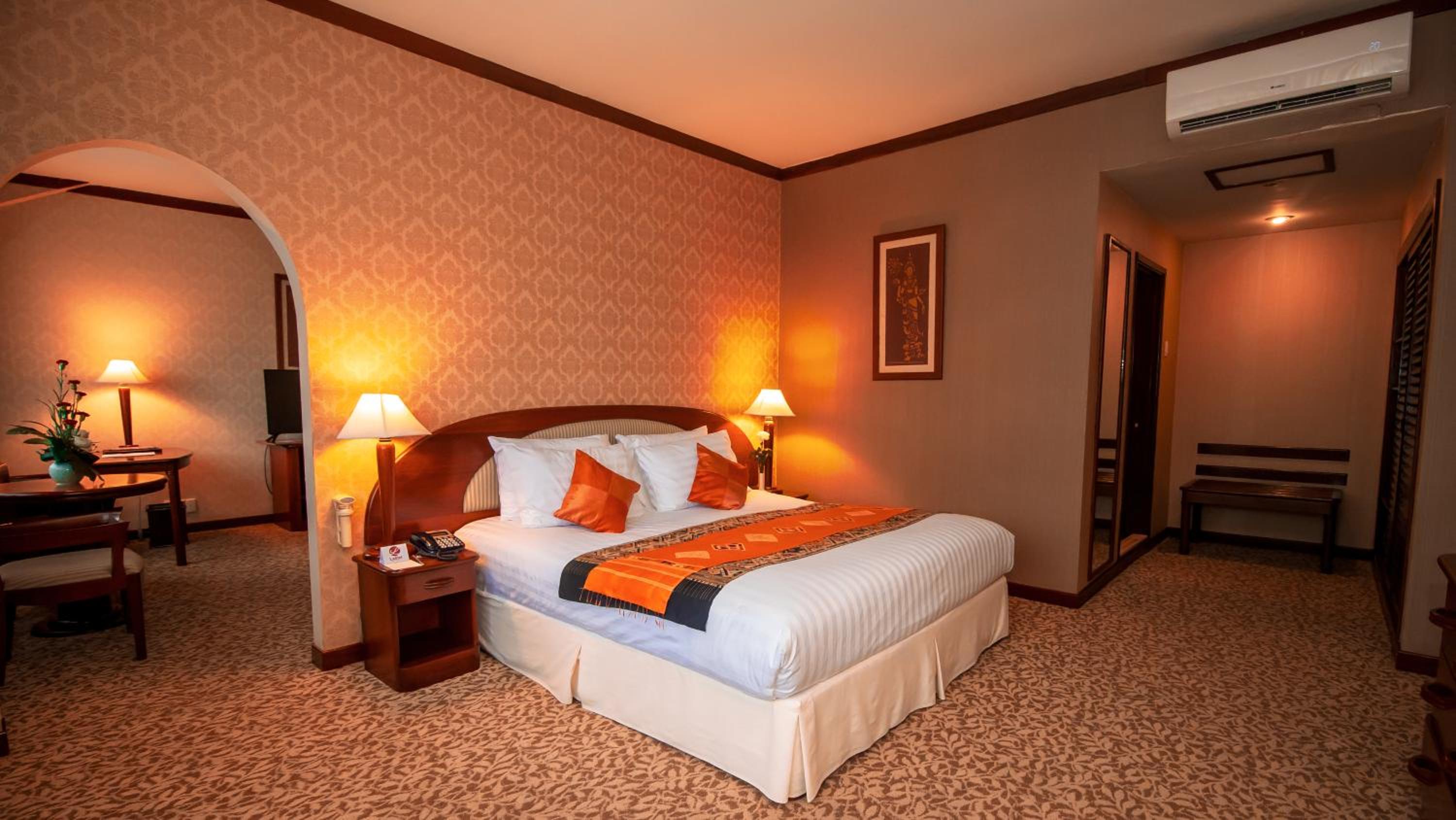 Executive Suite - Photo 1