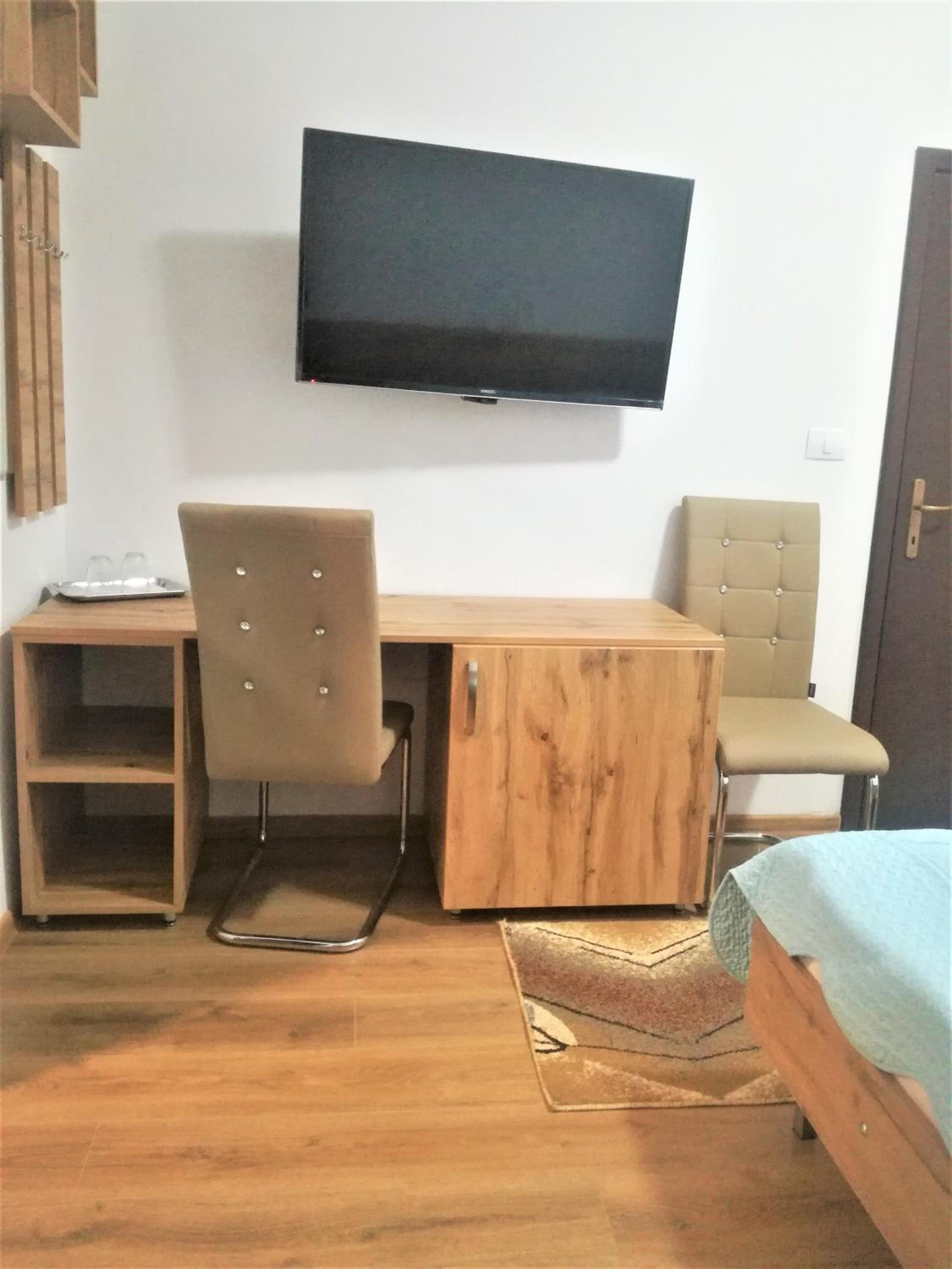 Double Room - Photo 13