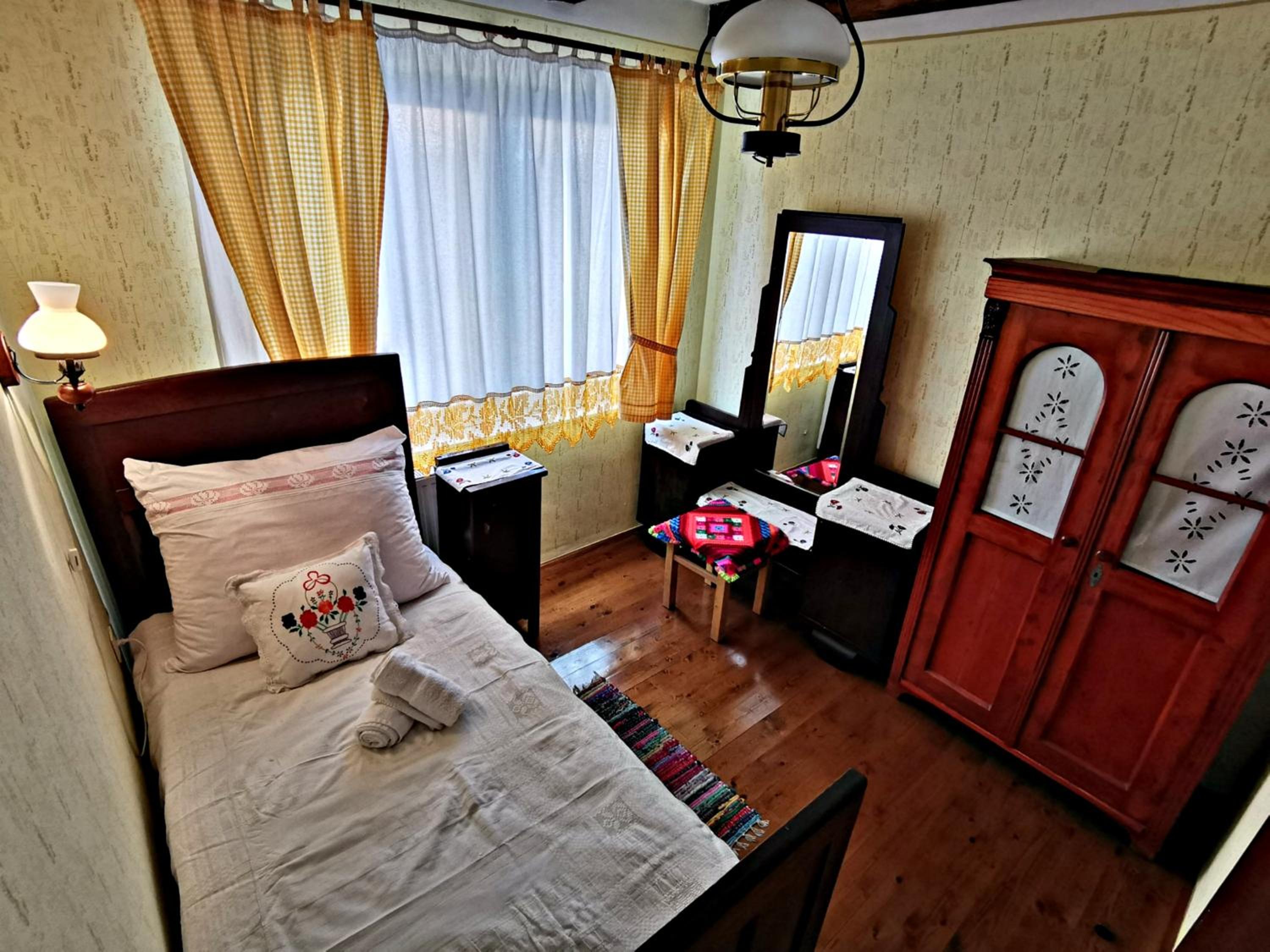 Three-Bedroom Apartment - Photo 15