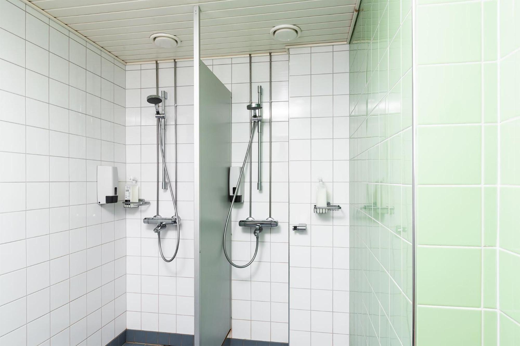 Twin Room with Shared Bathroom and Spa Access photo 2